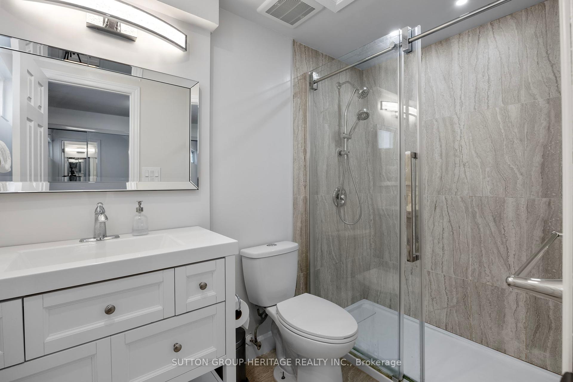 4 Bedrooms Condo at 40 Dundalk, Toronto For sale