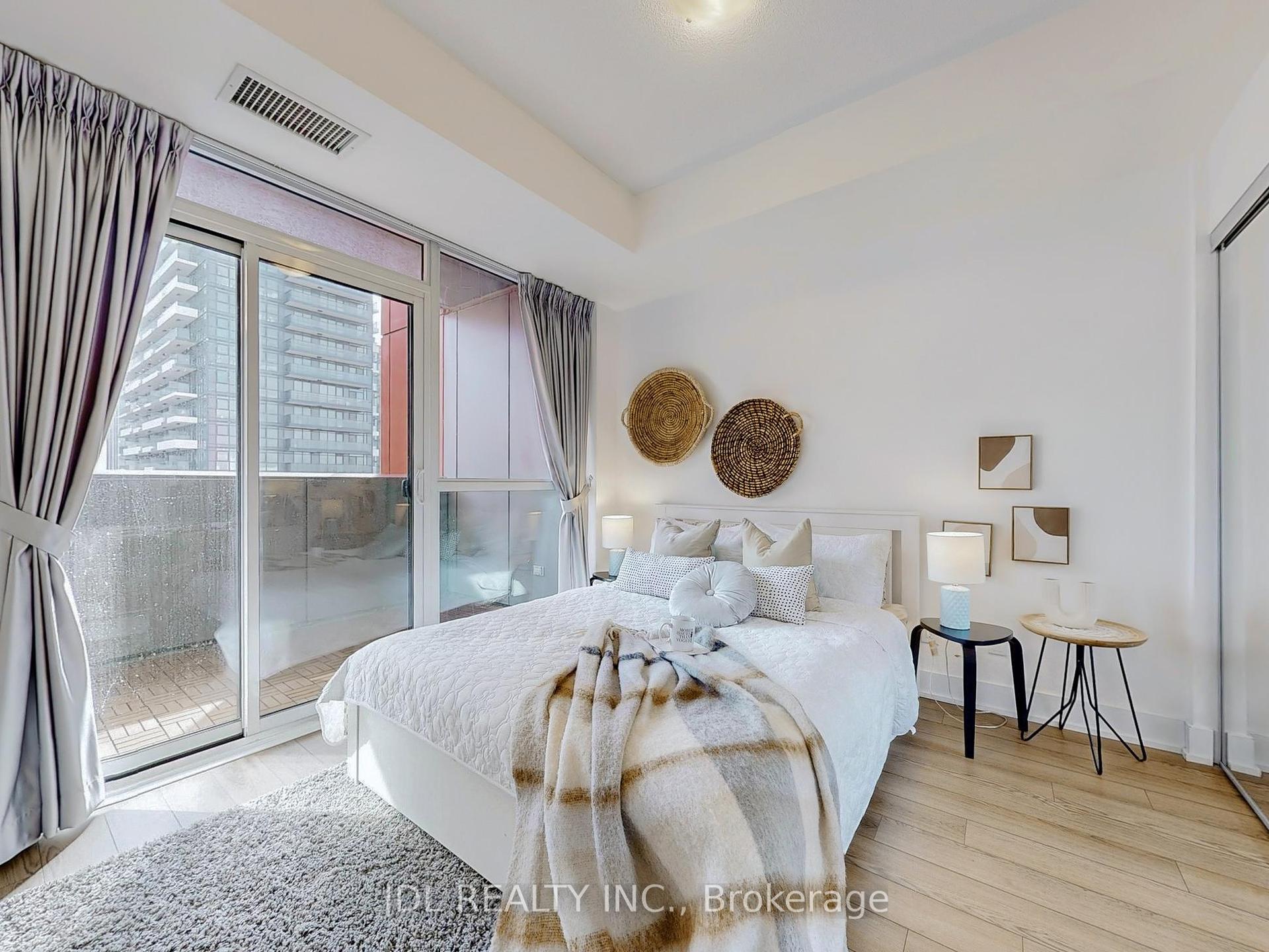 2 Bedrooms Condo at 318 Richmond, Toronto For sale