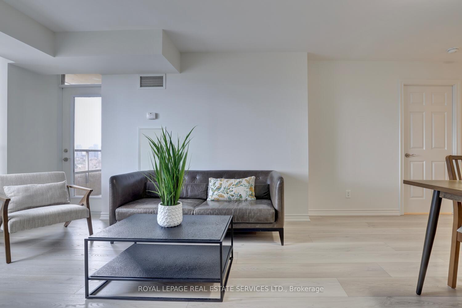 2 Bedrooms Condo at 5233 Dundas,  Toronto For sale