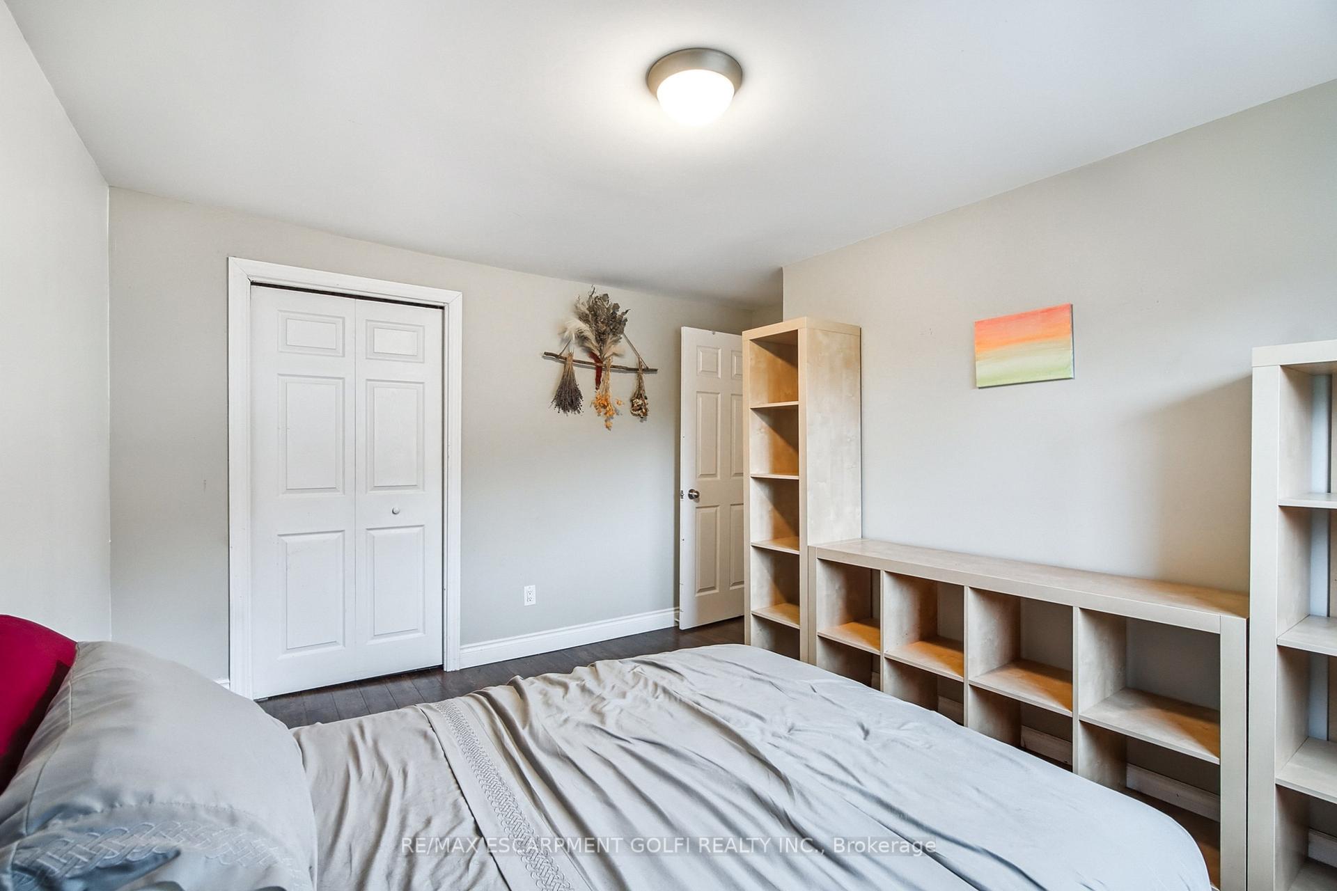 4 Bedrooms Condo at 23 WATSONS, Hamilton For sale