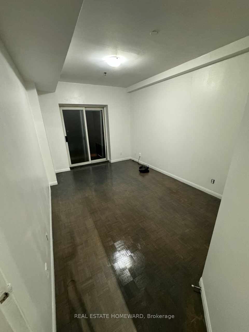 996 Queen Street E, #4
