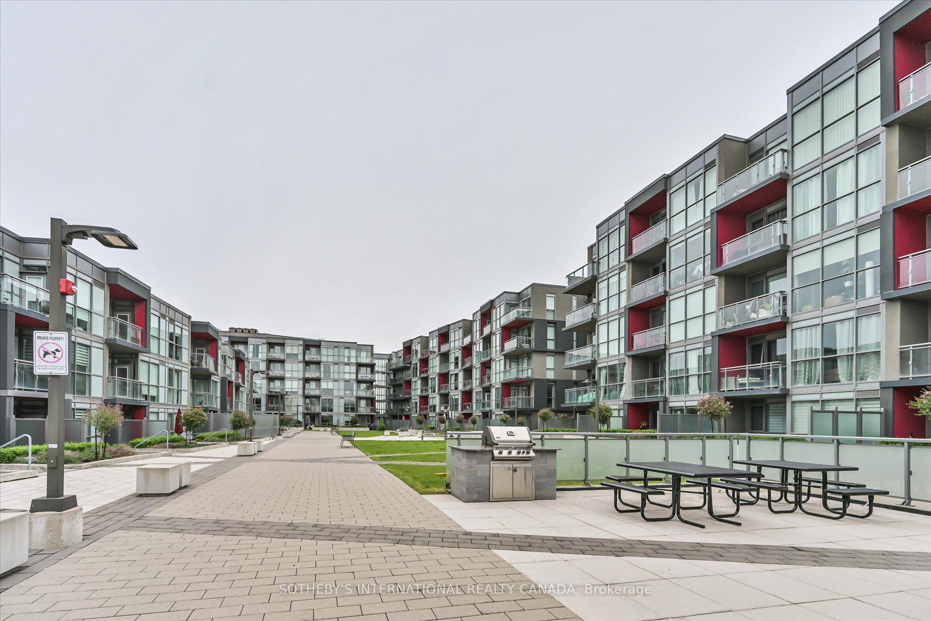 2 Bedrooms Condo at 5260 Dundas, Burlington For sale