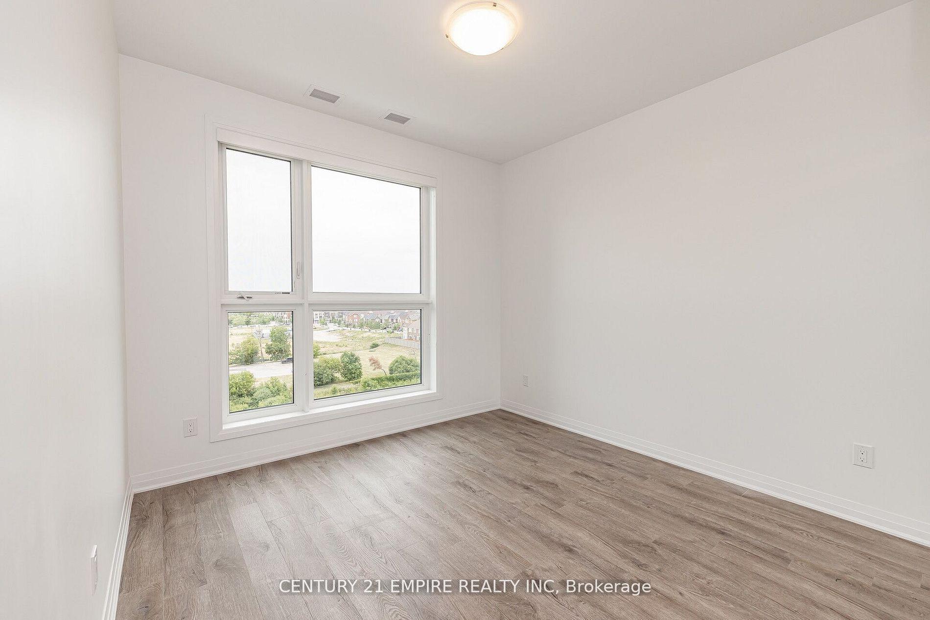 2 Bedrooms Condo at 95 Dundas,  Oakville For sale