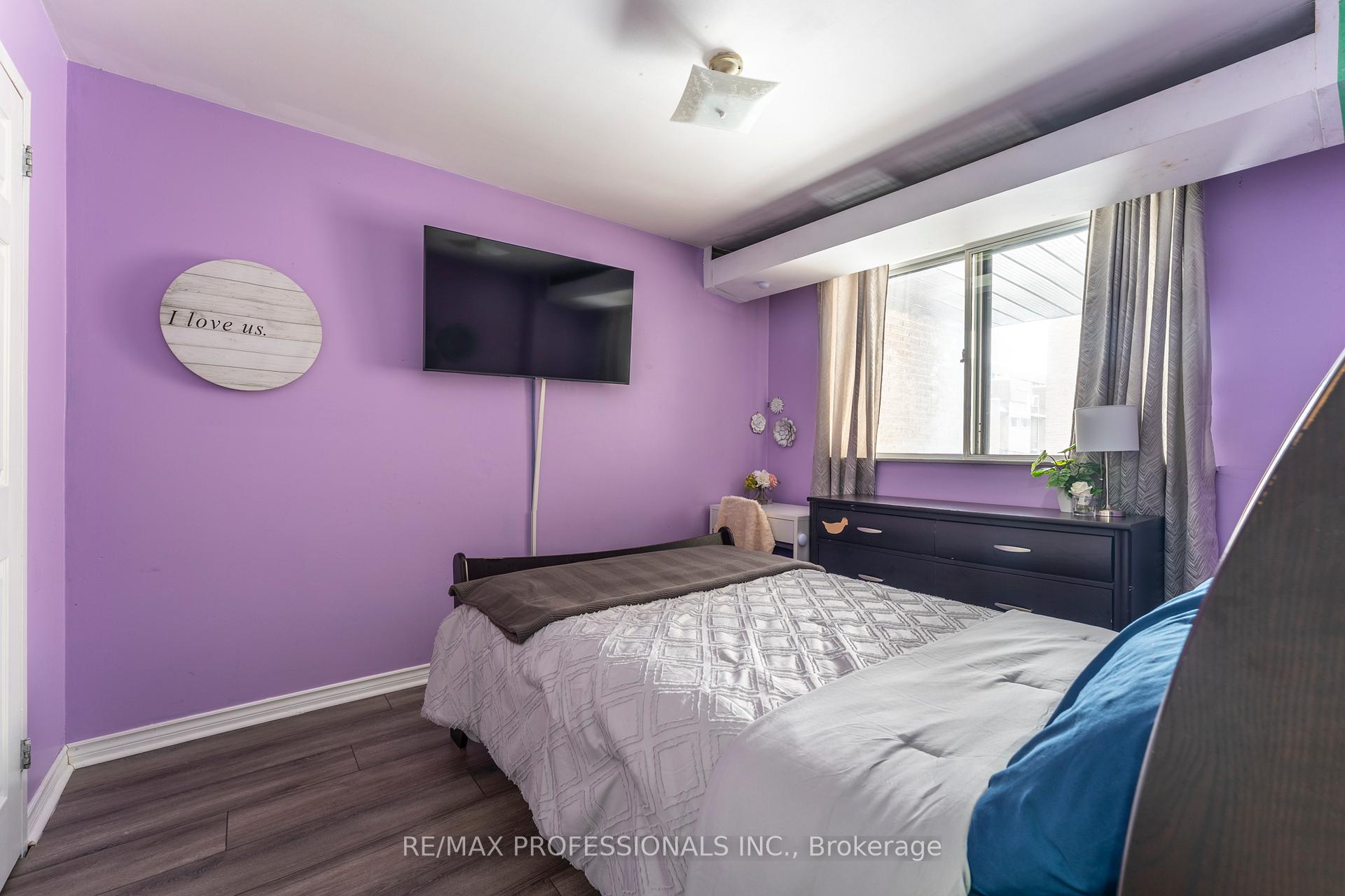 3 Bedrooms Condo at 2095 Roche,  Mississauga For sale