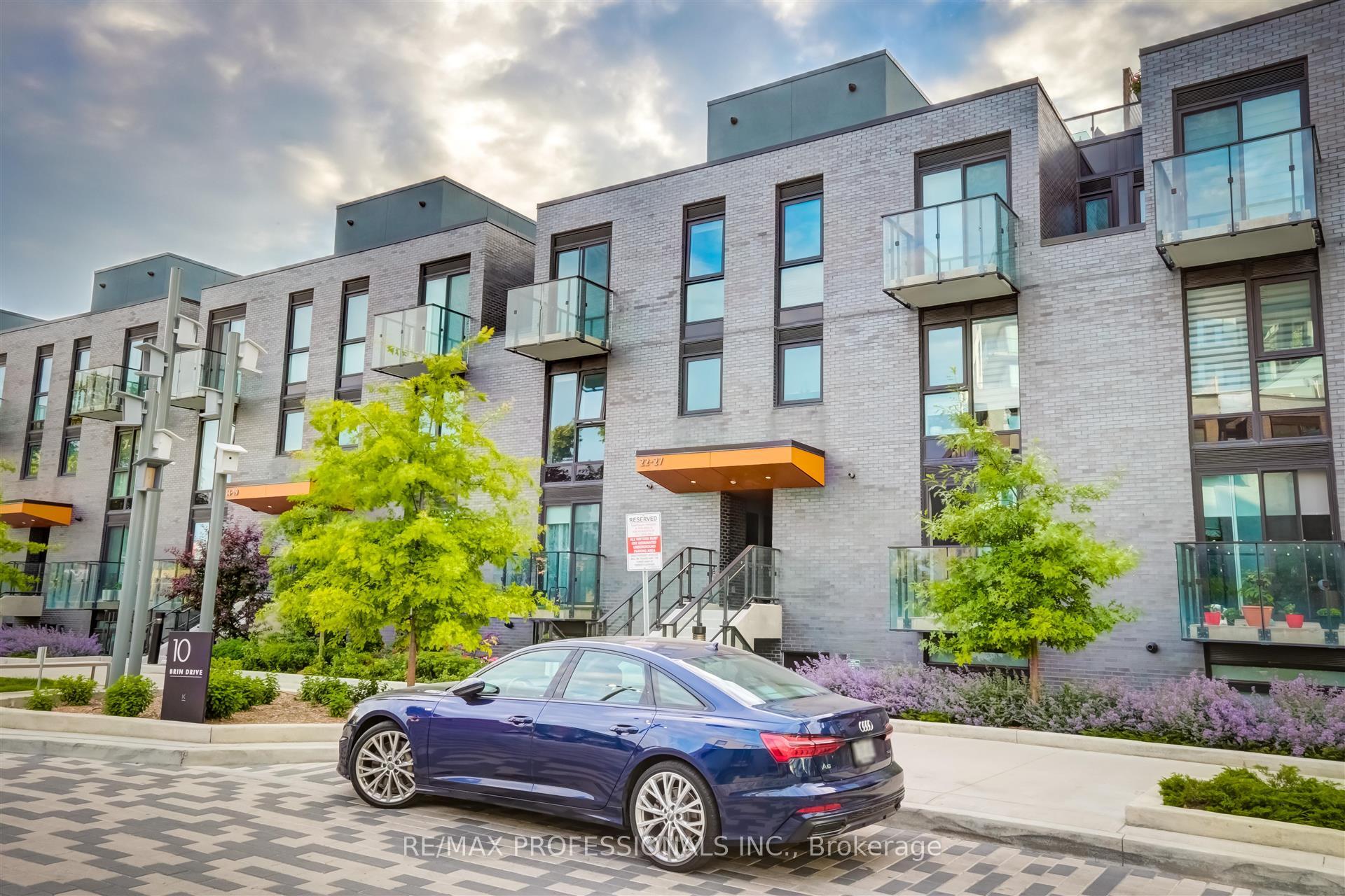 3 Bedrooms Condo at 10 Brin, Toronto For sale