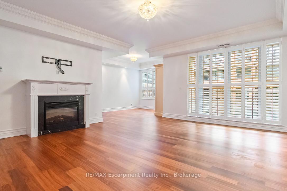 3 Bedrooms Condo at 68 Yorkville, Toronto For sale