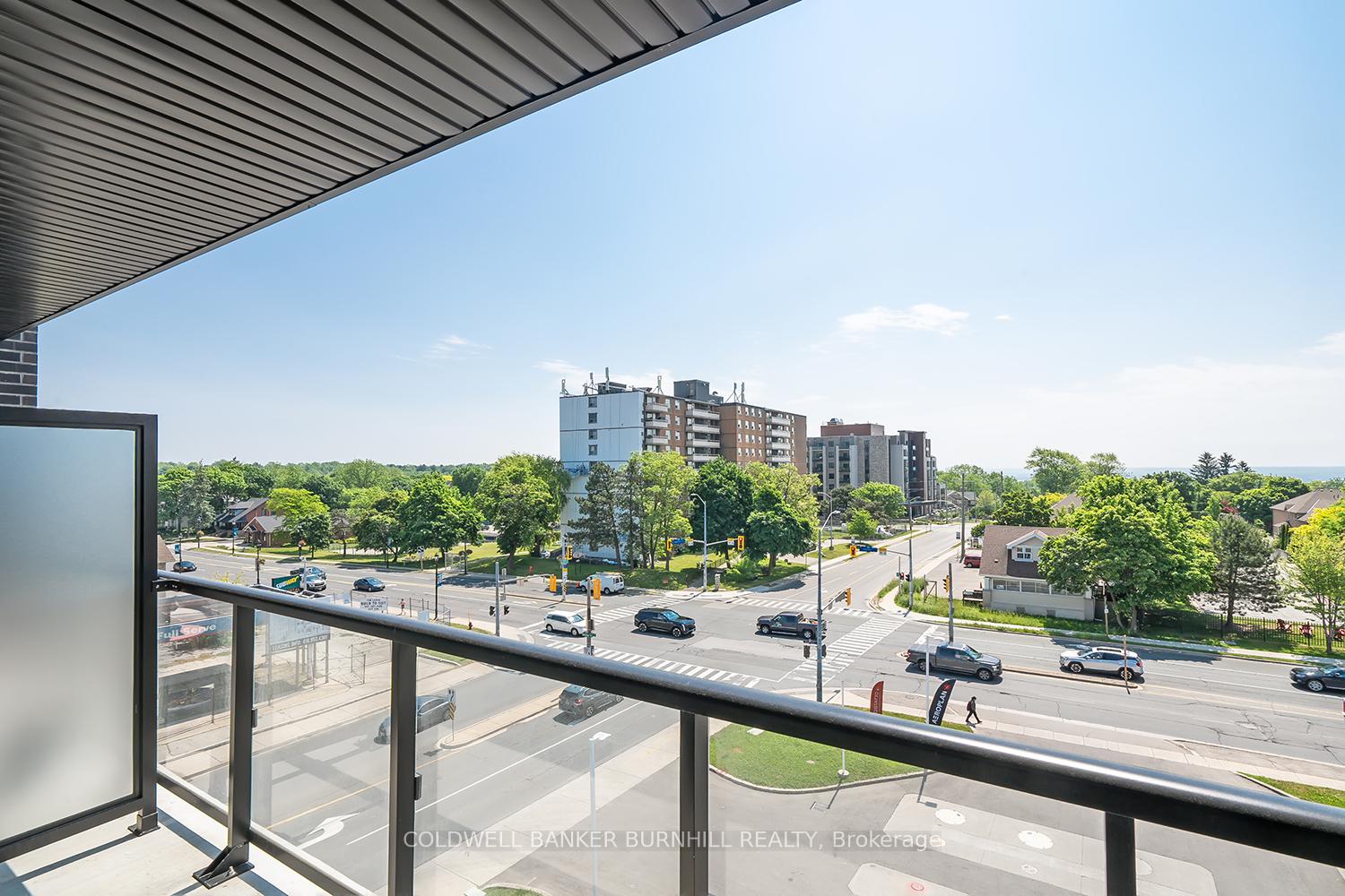 2 Bedrooms Condo at 5 Hamilton, Hamilton For sale