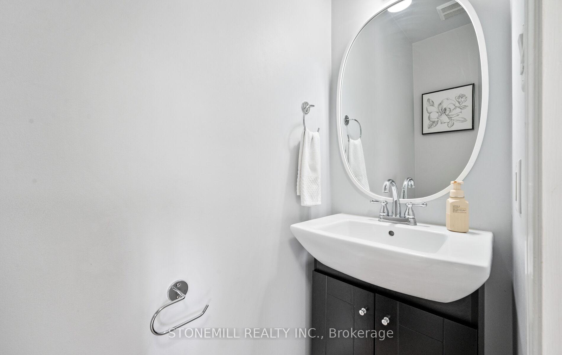 2 Bedrooms Condo at 4200 Kilmer, Burlington For sale