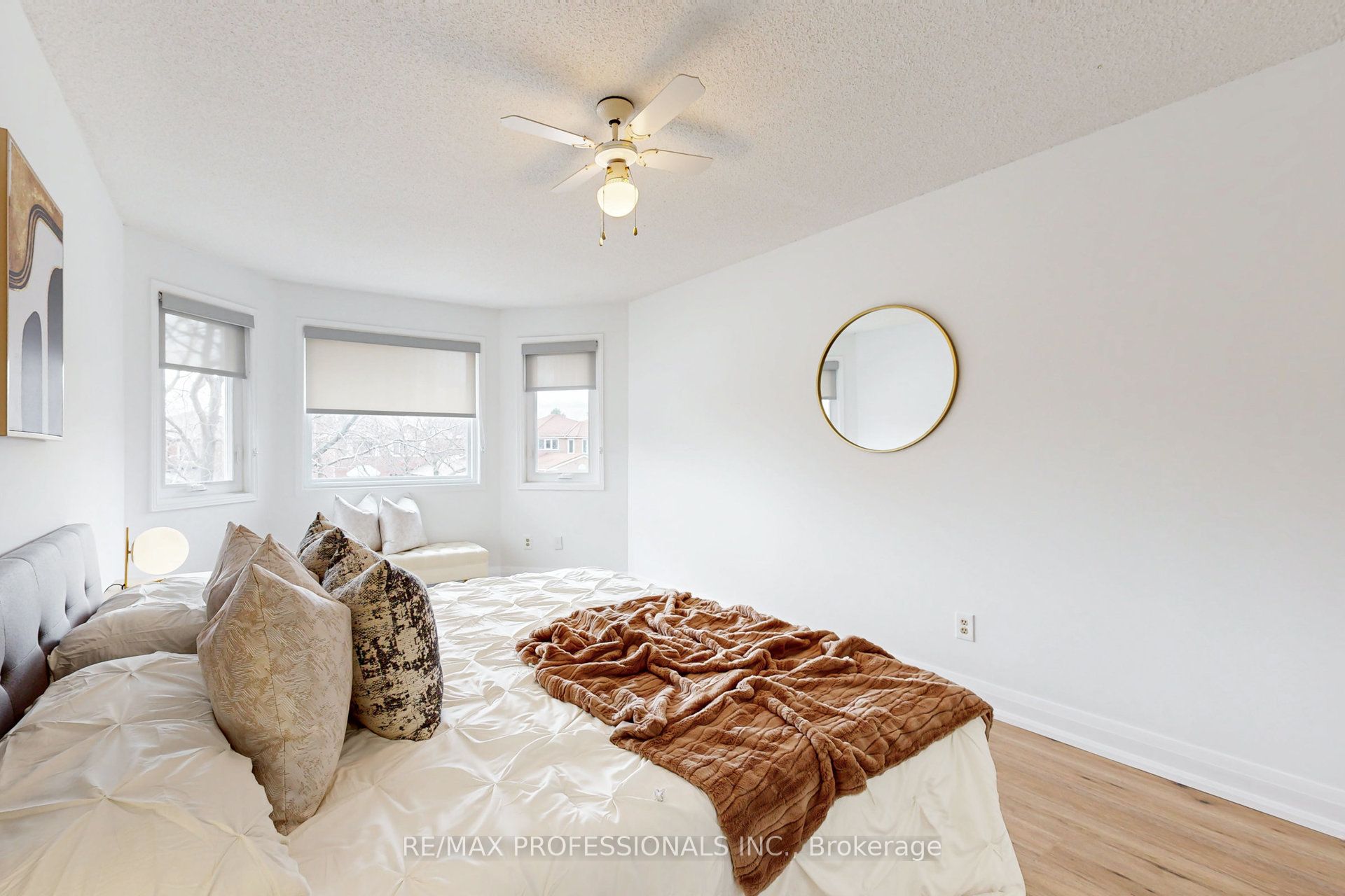 1327 Greenwood Crescent