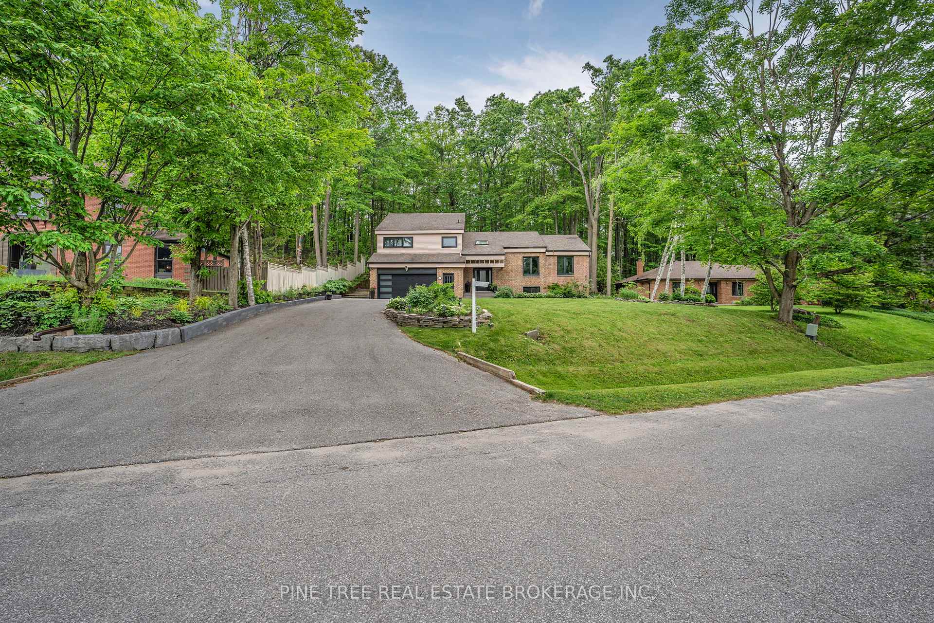 8 Frid Boulevard, Springwater, ON L9X 0P5