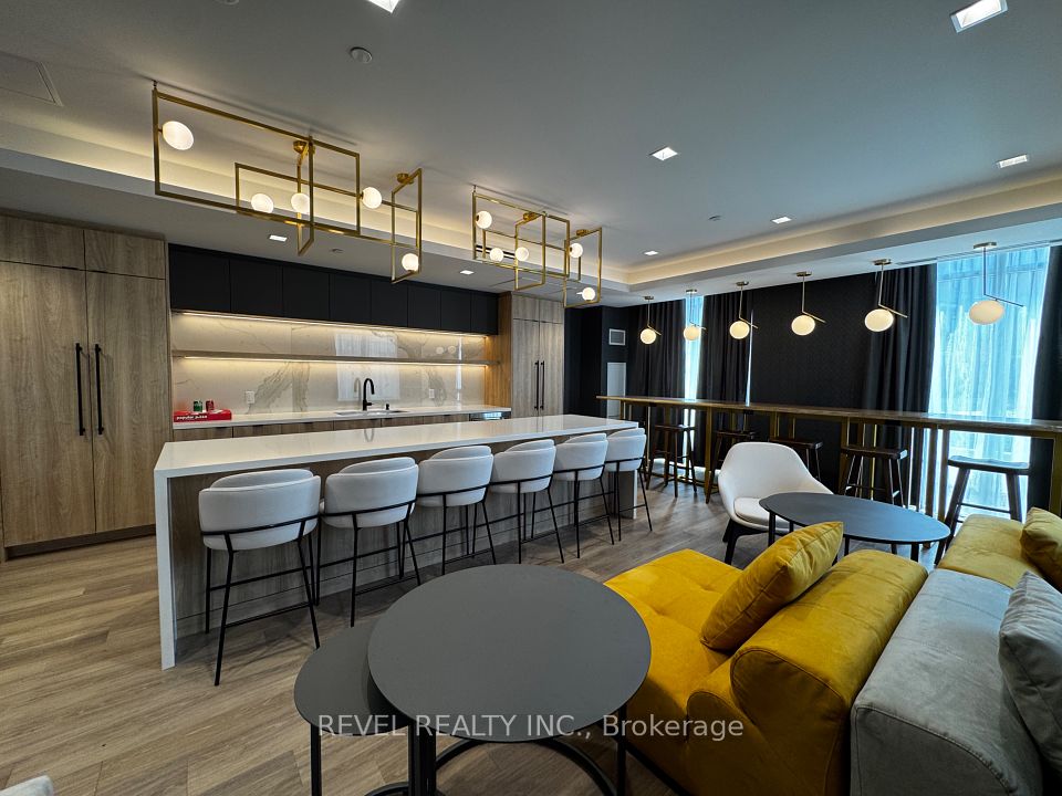 1010 Dundas Street