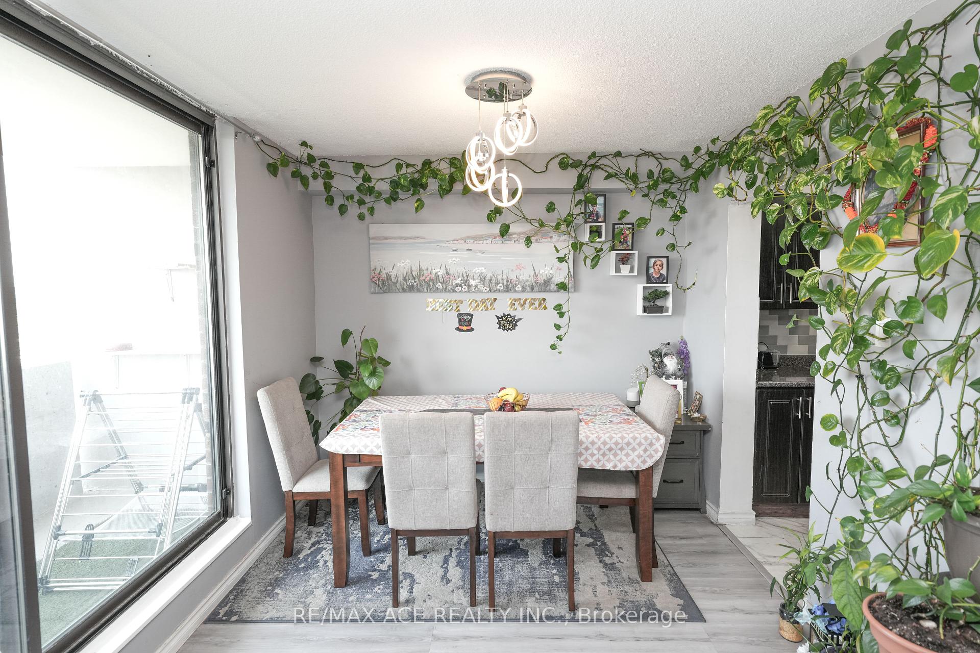 2 Bedrooms Condo at 301 Prudential, Toronto For sale