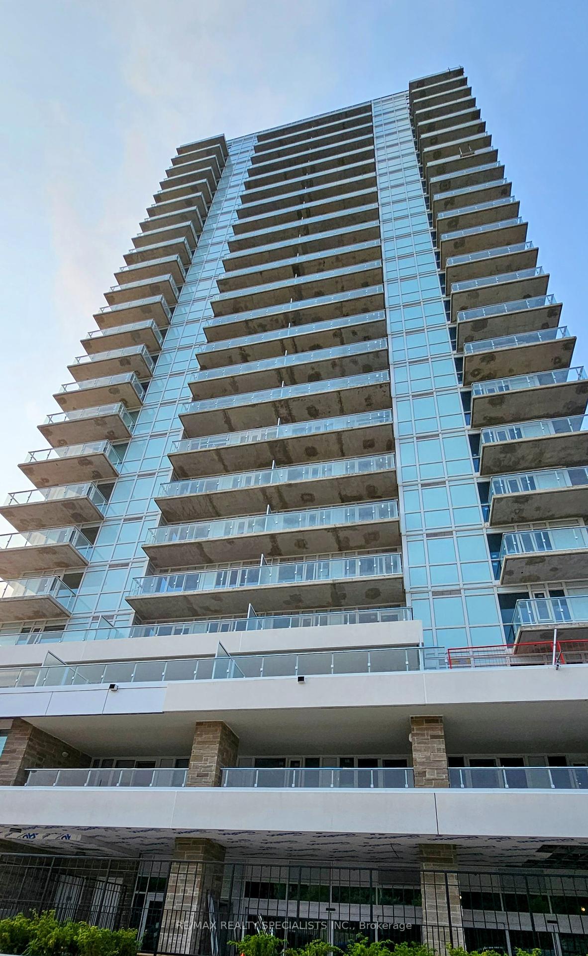 3 Bedrooms Condo at 10 DEERLICK, Toronto For sale