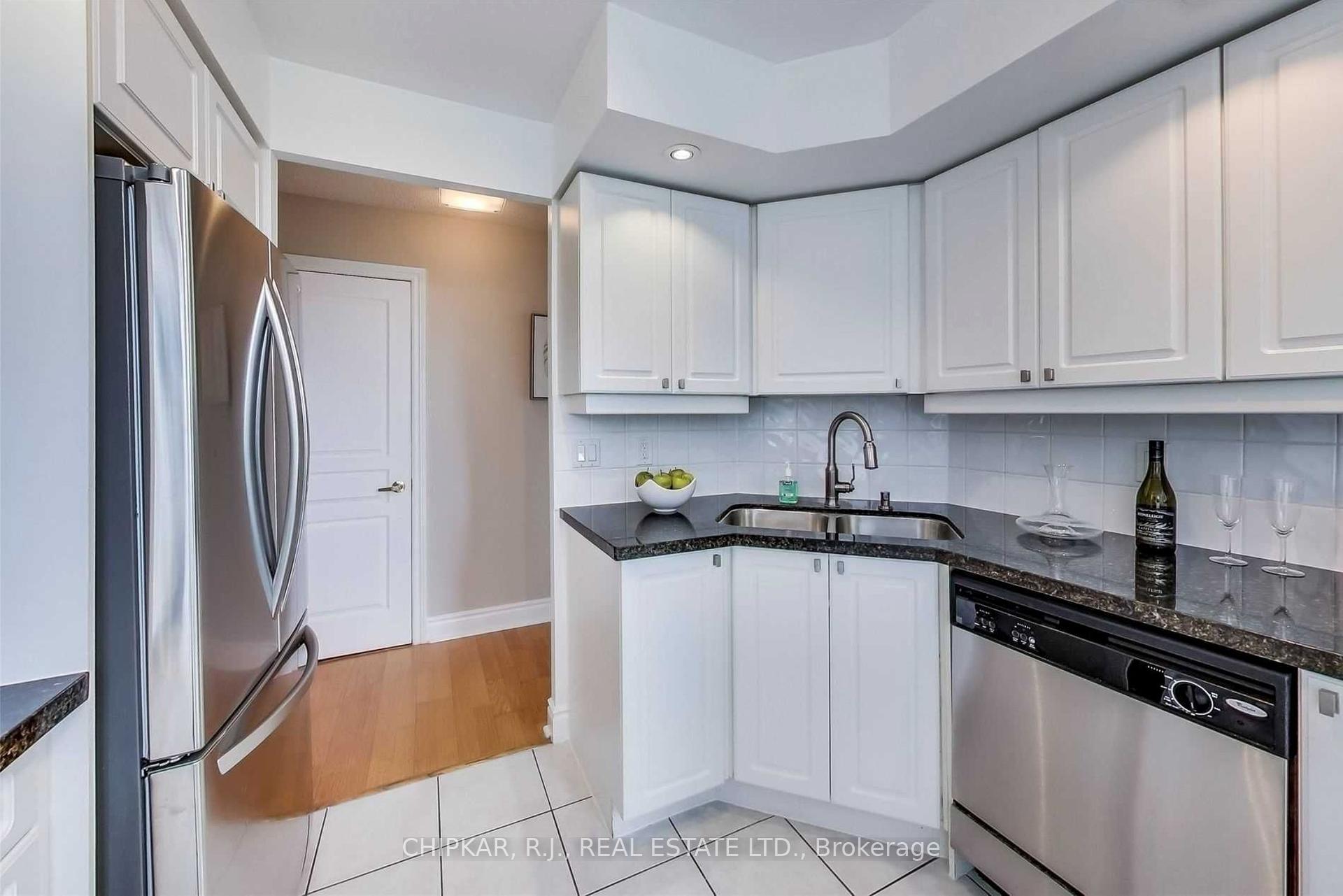 3 Bedrooms Condo at 15 Northtown,  Toronto For sale
