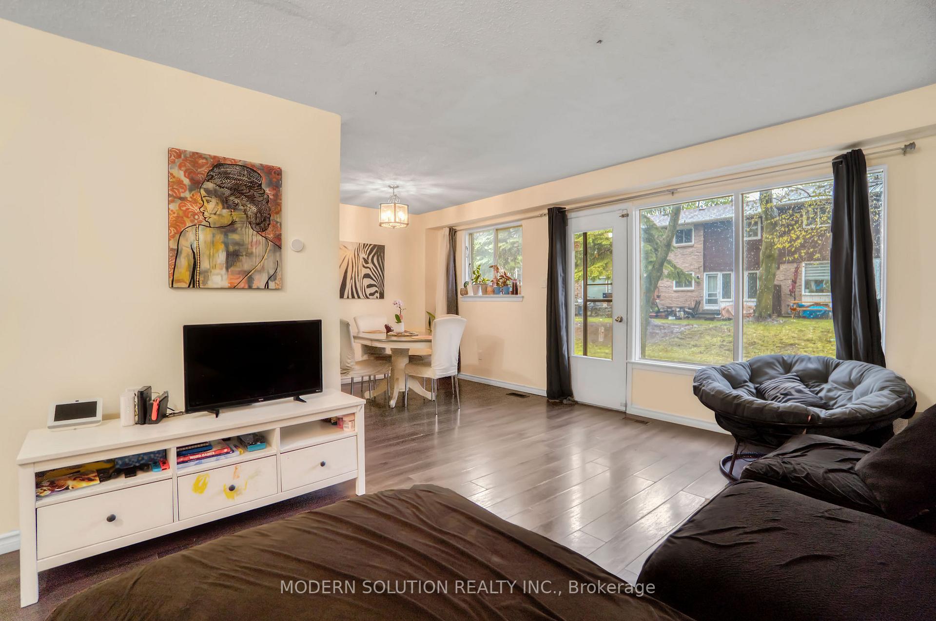 3 Bedrooms Condo at 341 Military, Toronto For sale