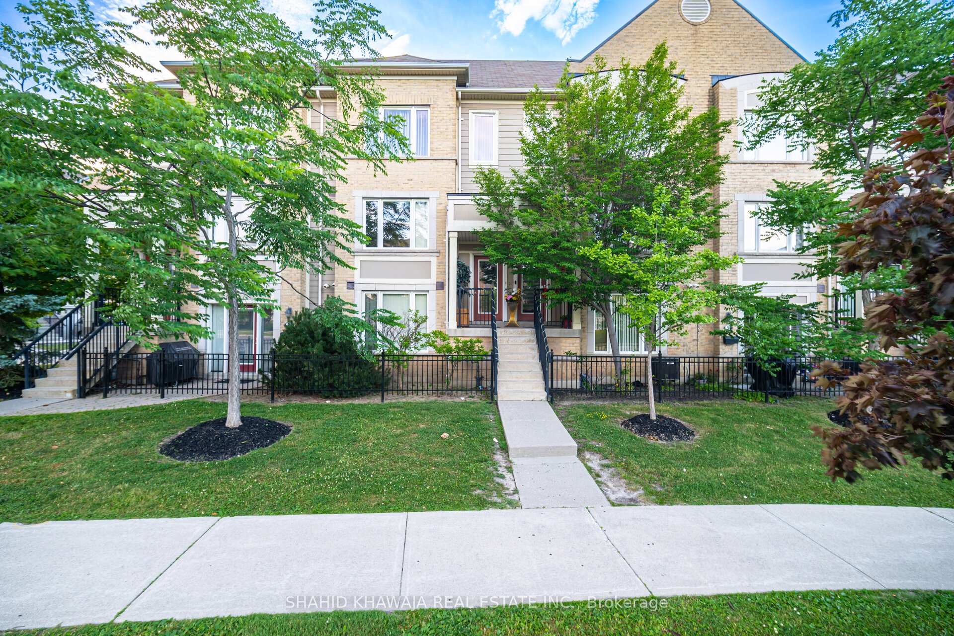 2 Bedrooms Condo at 3025 Destination, Mississauga For sale