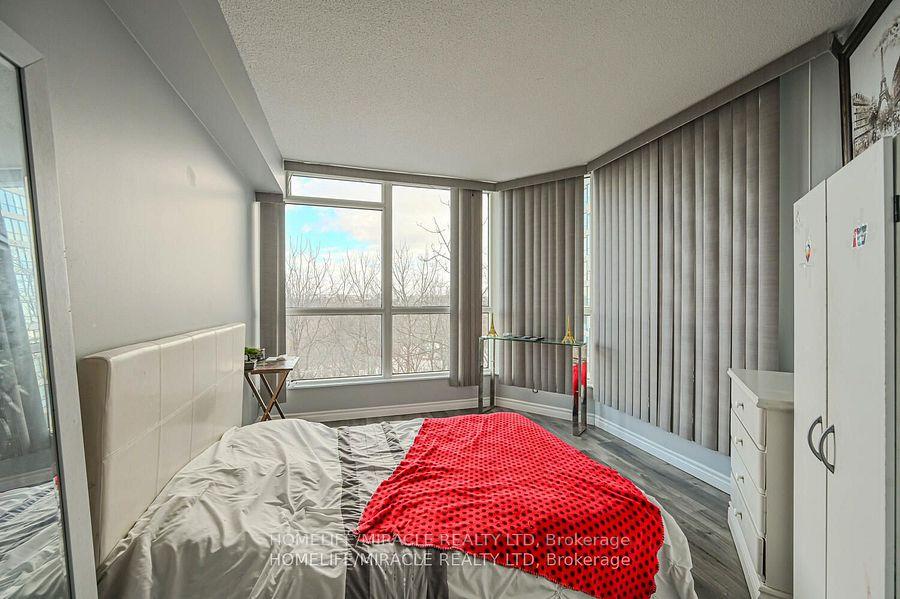 3 Bedrooms Condo at 5 Rowntree, Toronto For sale