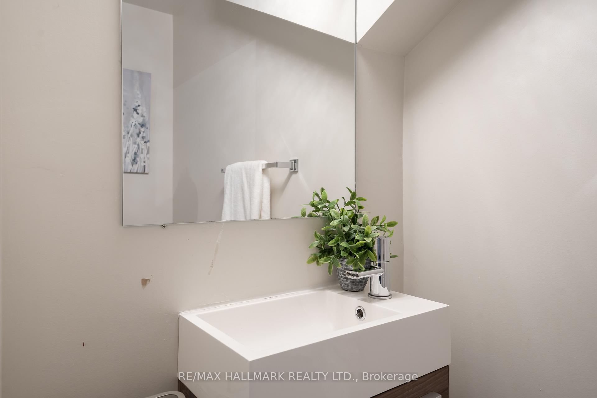 2 Bedrooms Condo at 36 Blue Jays,  Toronto For sale