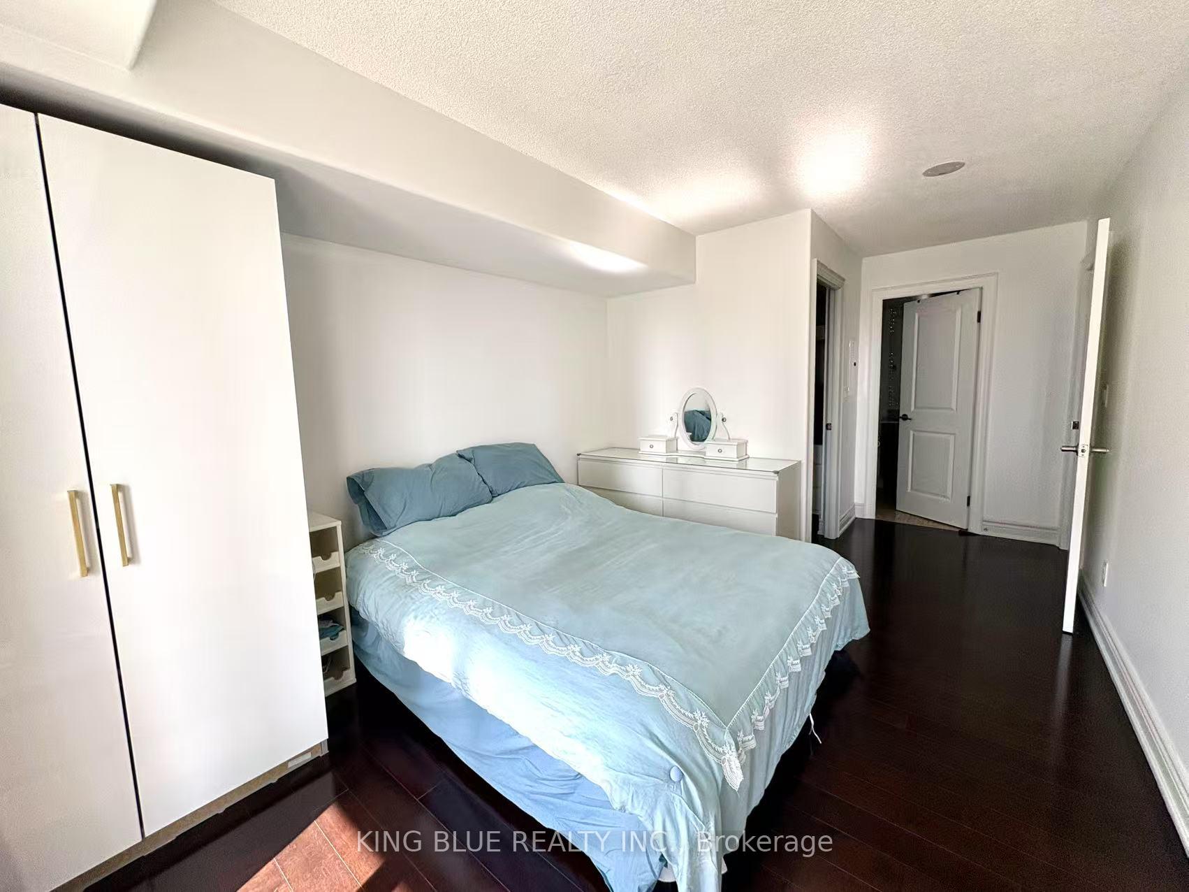 3 Bedrooms Condo at 35 Bastion,  Toronto For sale