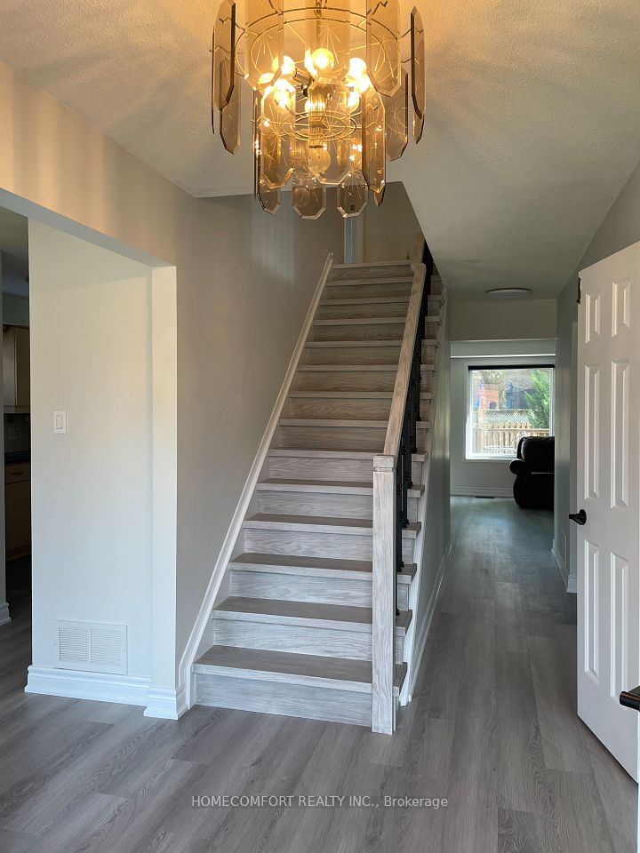 6704 Tenth Line, Mississauga, ON L5N 5L4