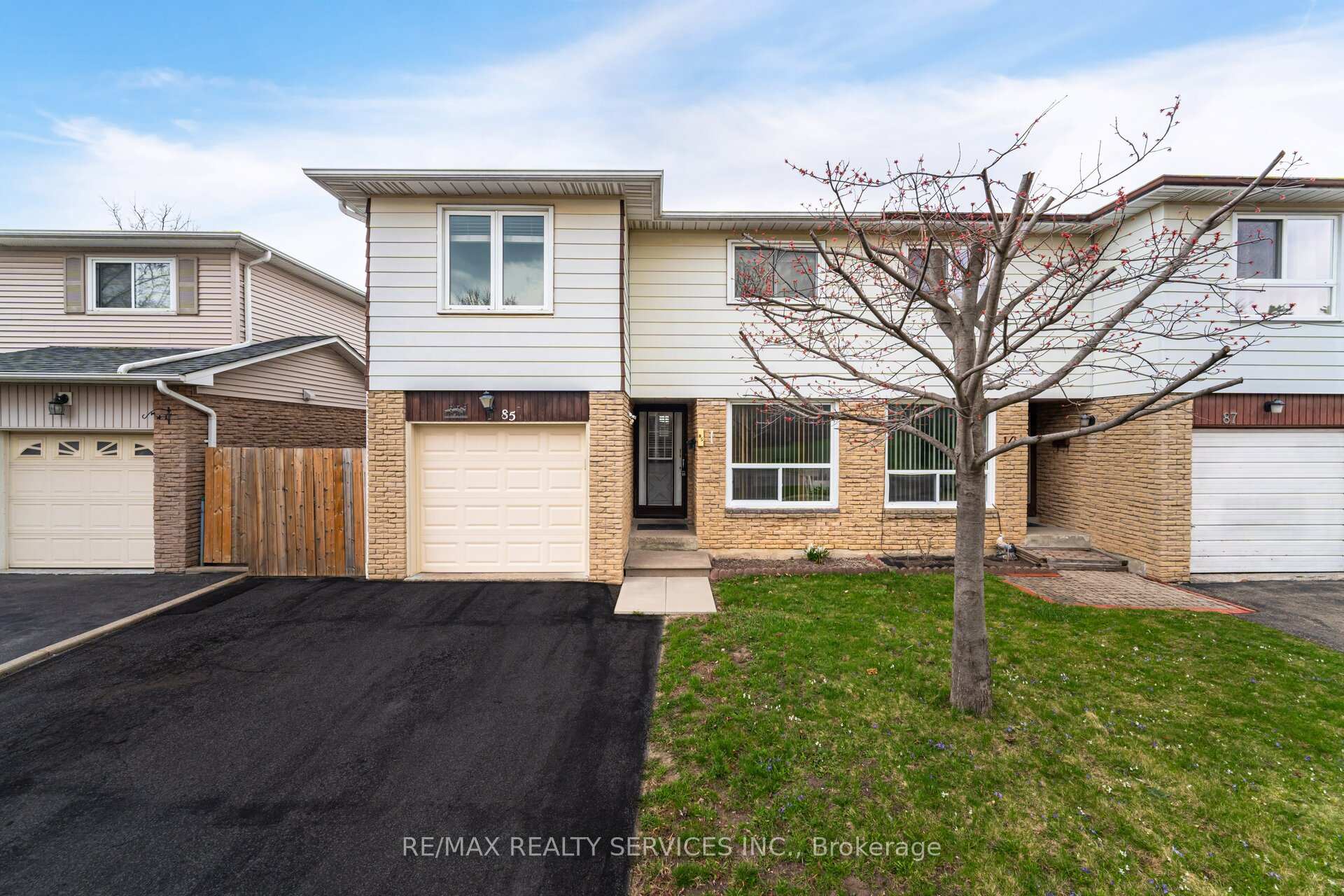 85 Salisbury Circle, Brampton, ON L6V 2Z4