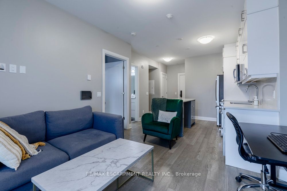 95 Dundas Street W, #003