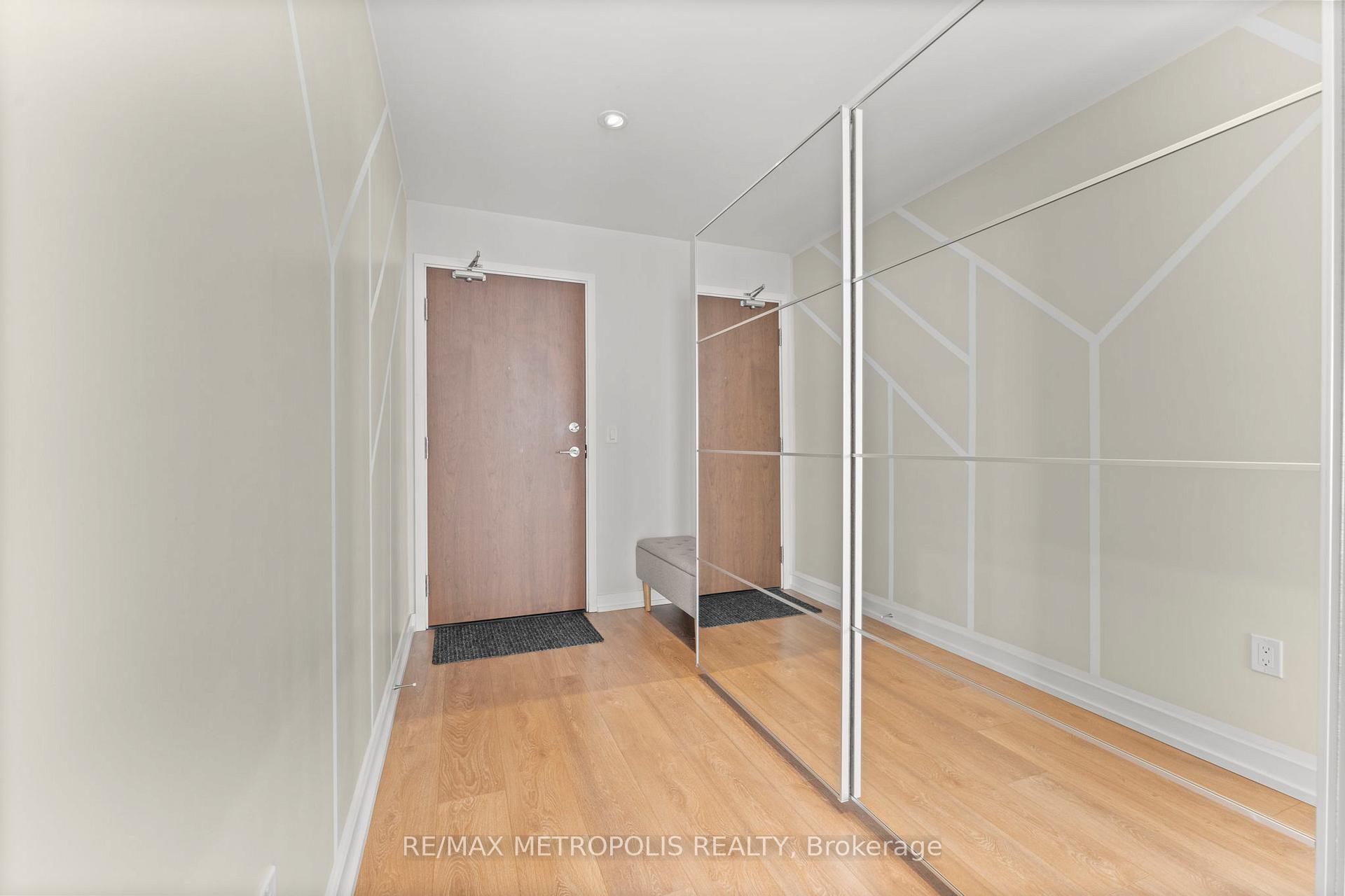 2 Bedrooms Condo at 117 McMahon, Toronto For sale