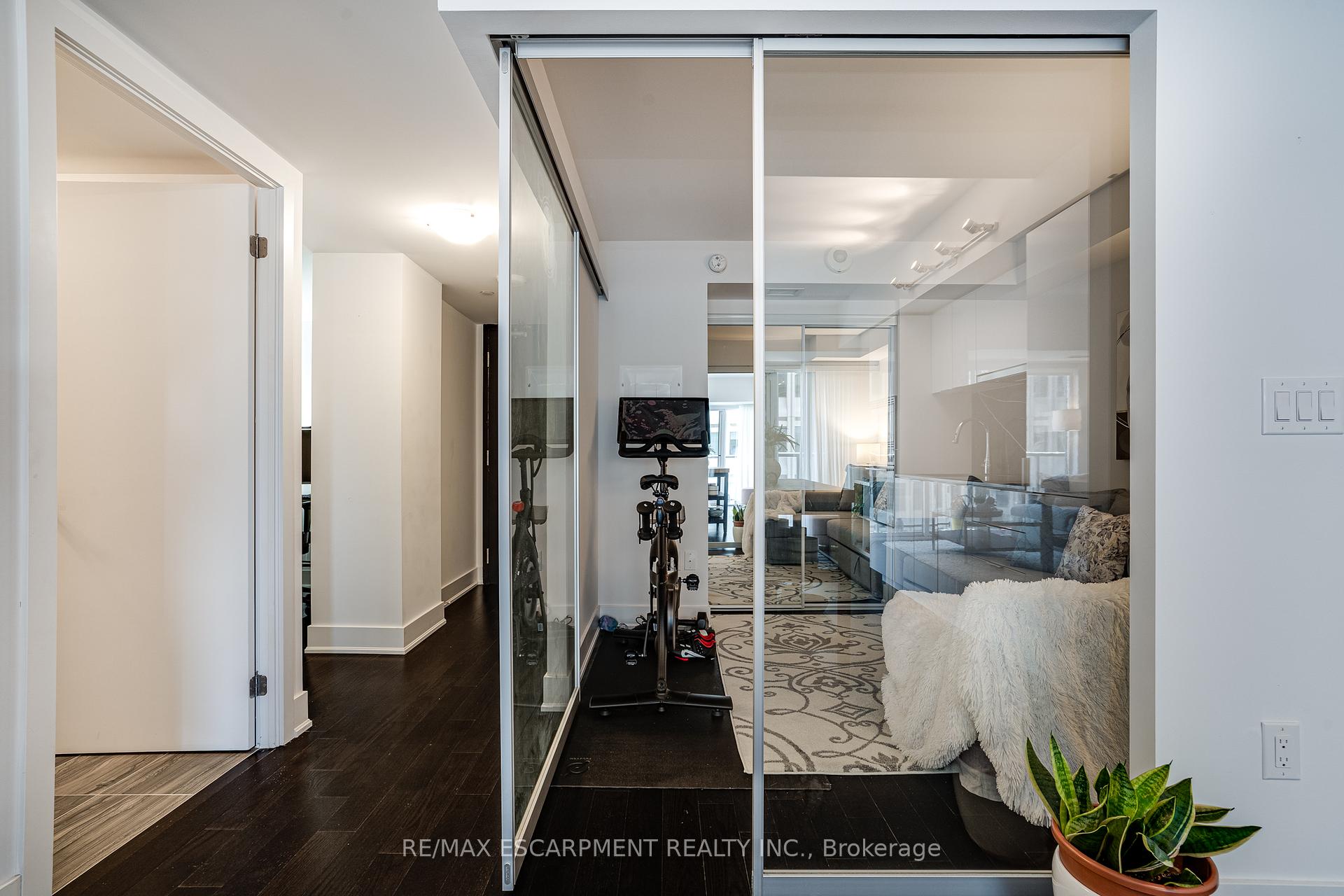 3 Bedrooms Condo at 955 BAY, Toronto For sale