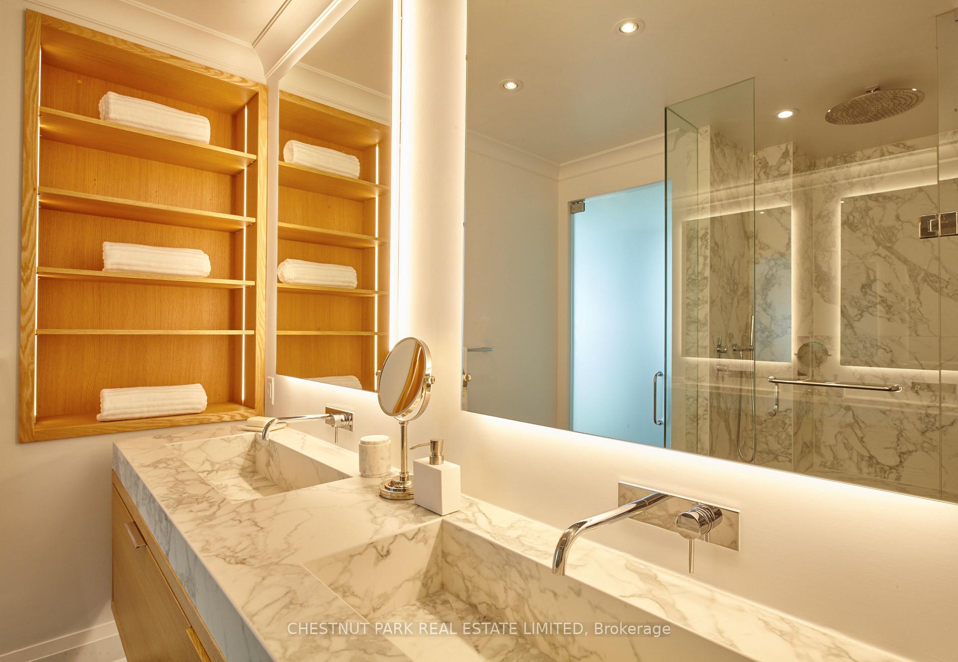 2 Bedrooms Condo at 77 Charles, Toronto For sale