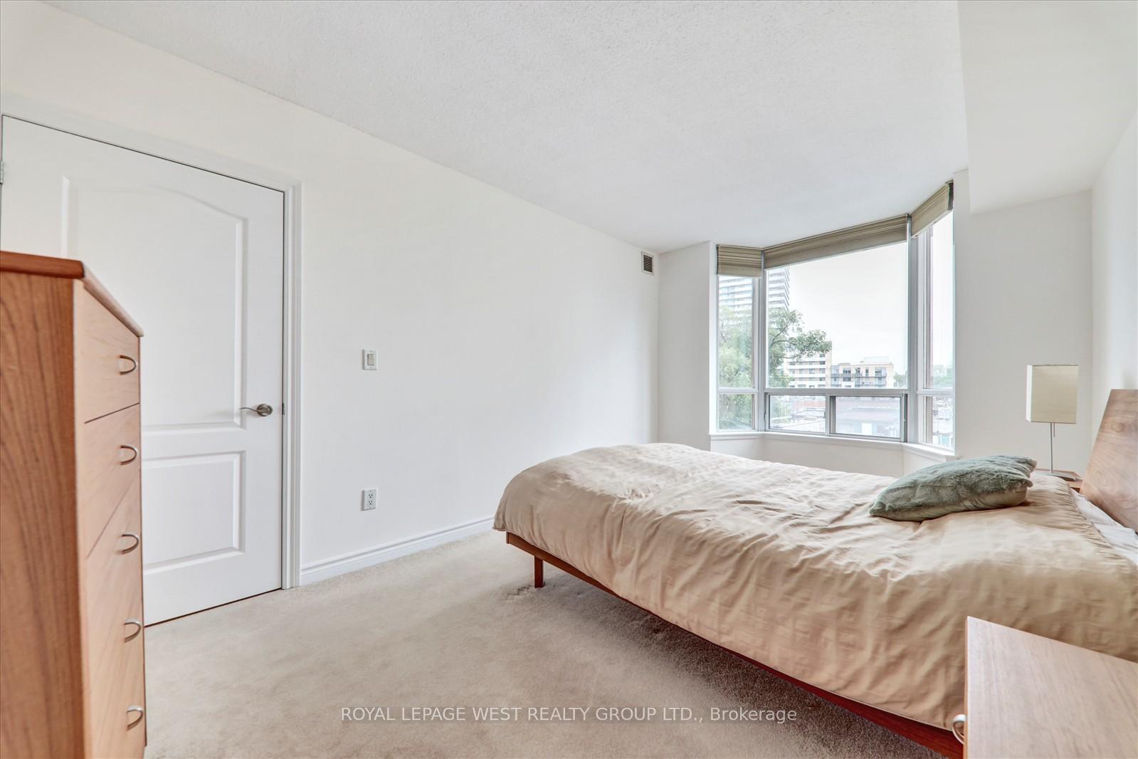 1 Bedroom Condo at 2088 Lawrence, Toronto For sale