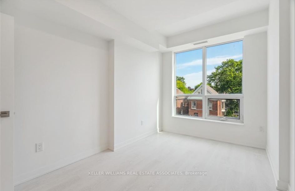 415 Main Street W, #318