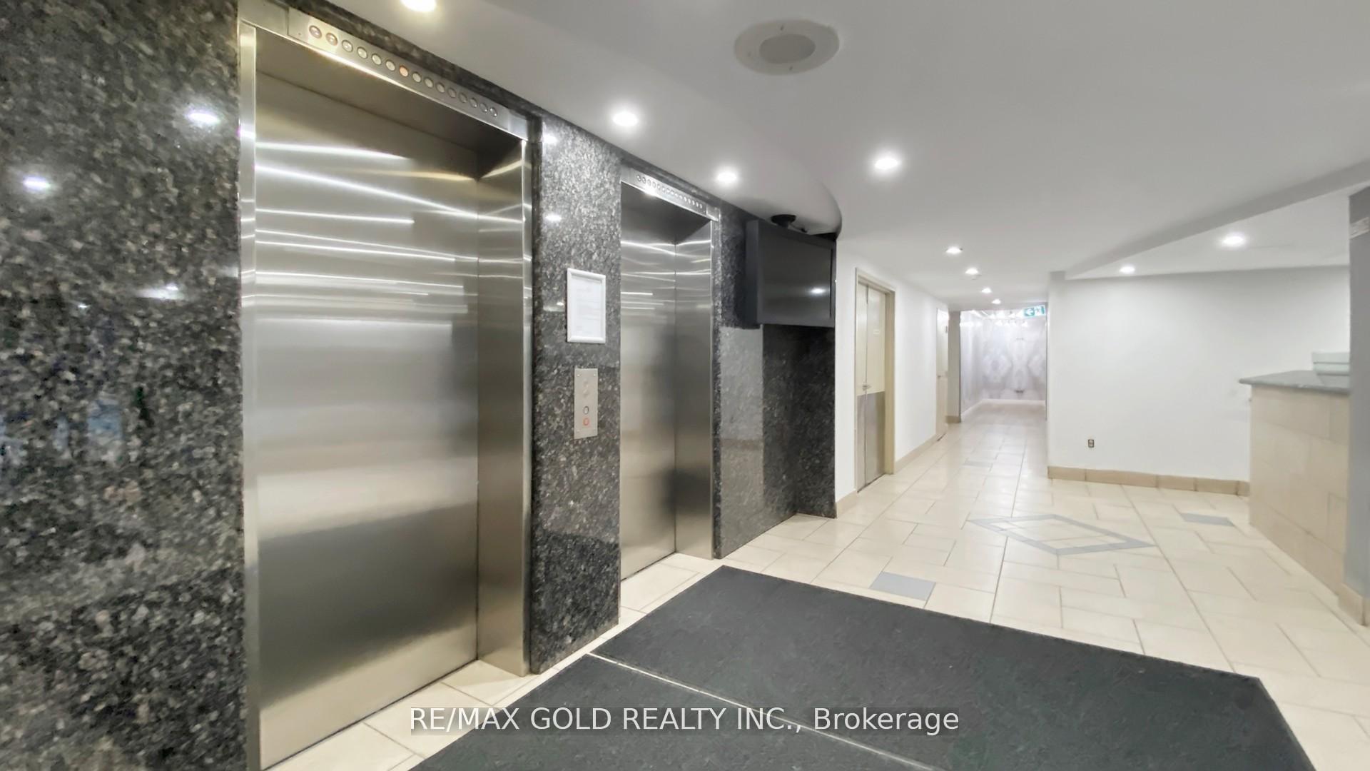 2 Bedrooms Condo at 99 Blackwell, Toronto For sale
