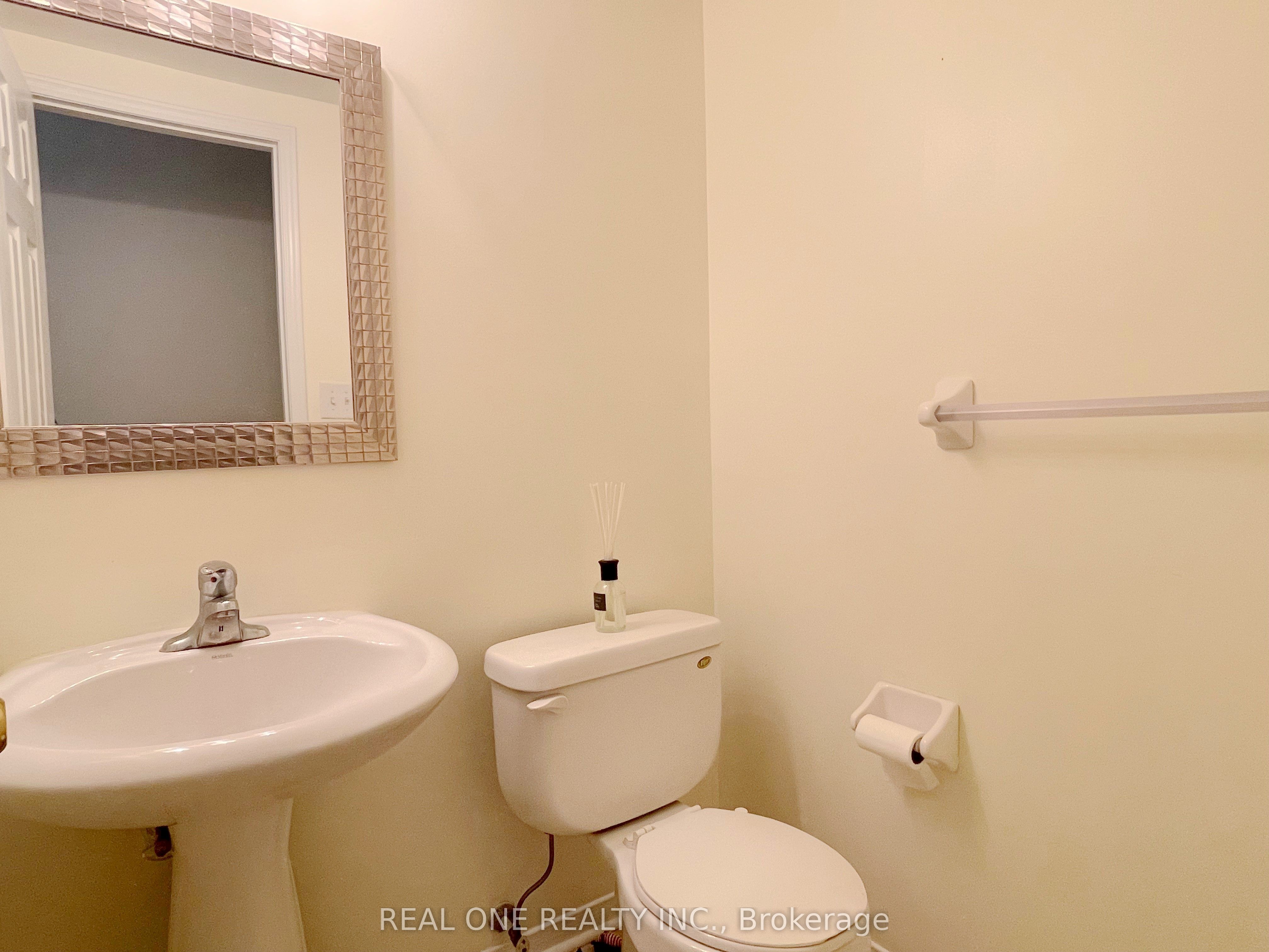5302 Palmetto Place, Mississauga, ON L5M 0C7