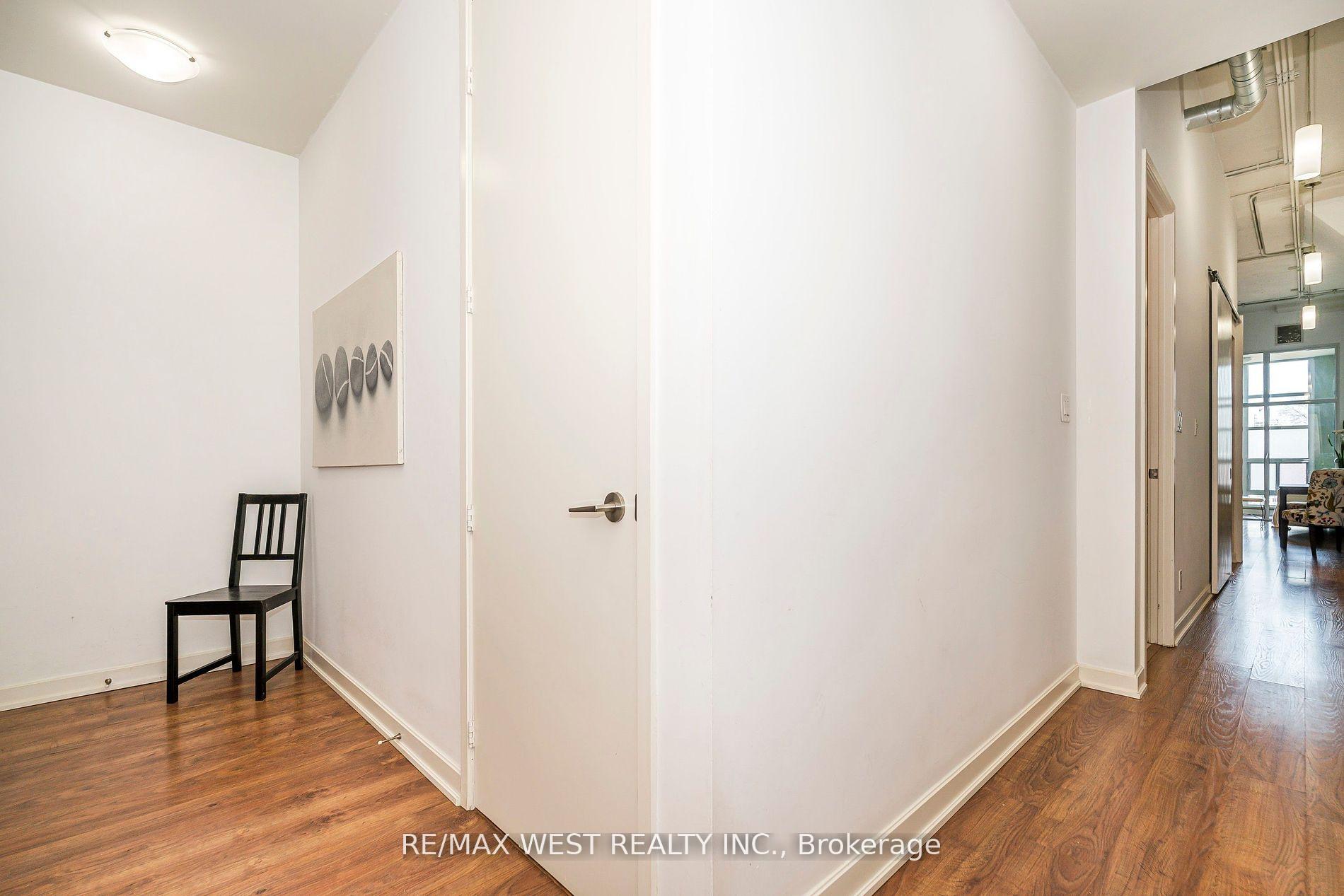 2 Bedrooms Condo at 380 Macpherson, Toronto For sale