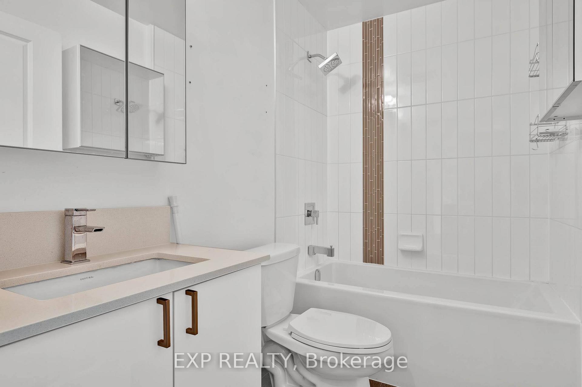 1 Bedroom Condo at 99 Eagle Rock, Vaughan For sale