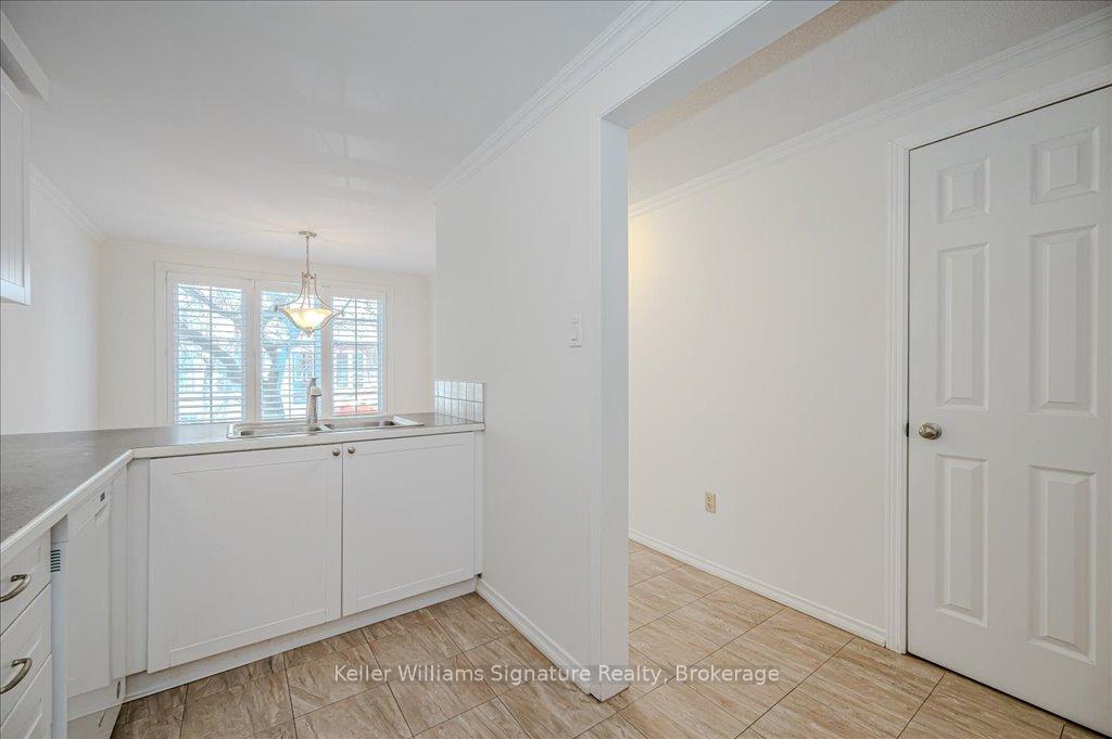 3 Bedrooms Condo at 2055 Walkers,  Burlington For sale