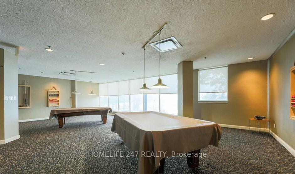 2 Bedrooms Condo at 5 Greystone Walk,  Toronto For sale