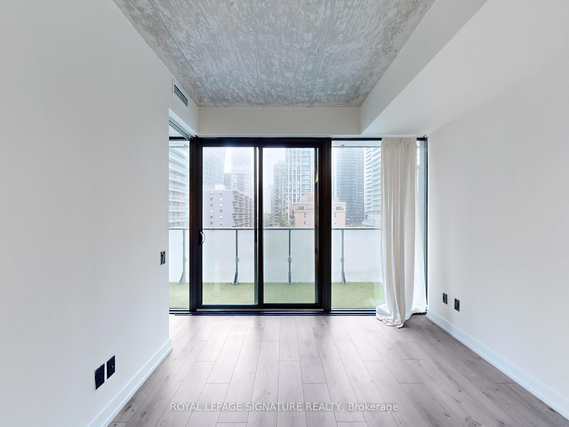 2 Bedrooms Condo at 161 Roehampton, Toronto For sale