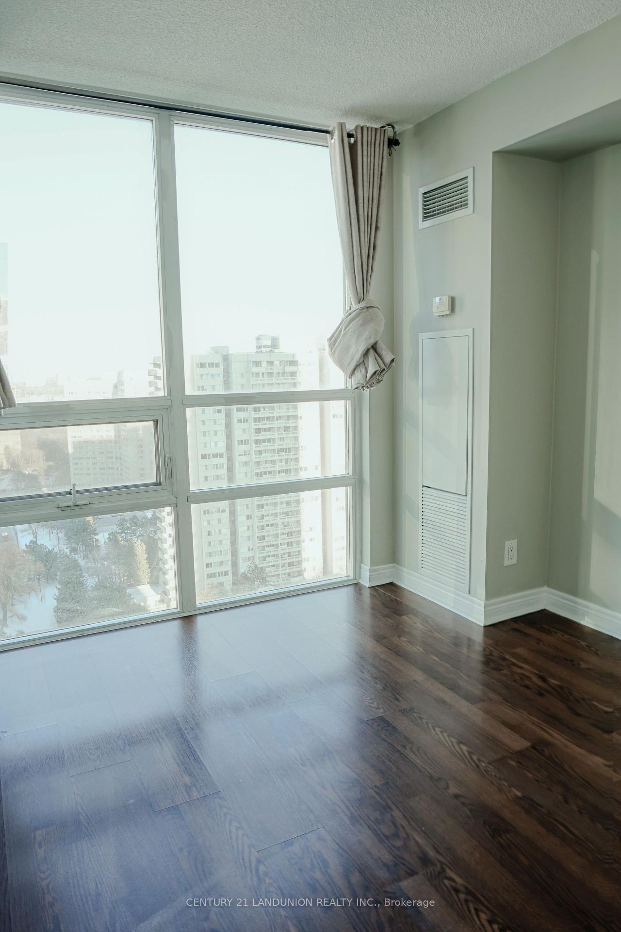 2 Bedrooms Condo at 208 Enfield, Mississauga For sale
