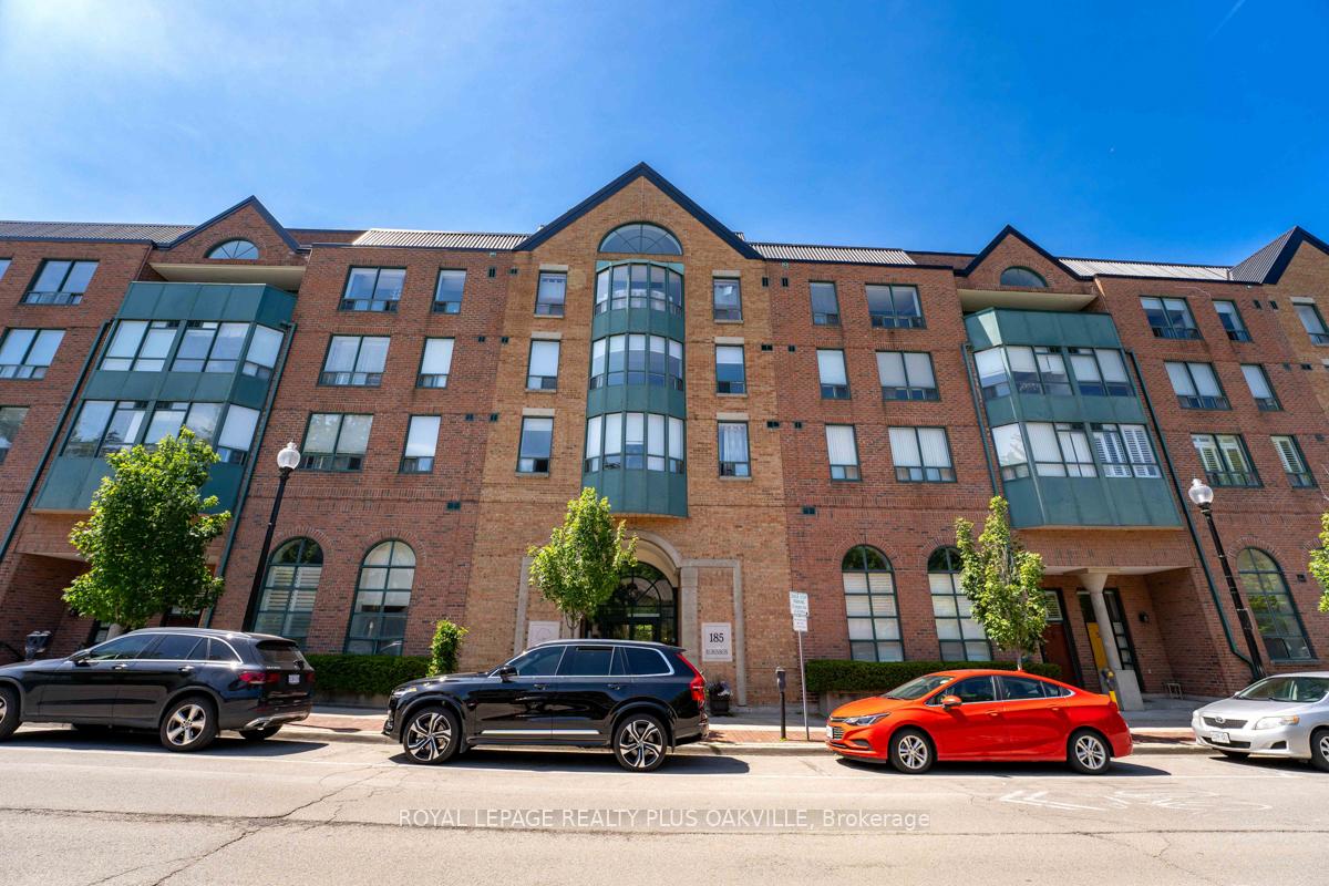 2 Bedrooms Condo at 185 Robinson, Oakville For sale