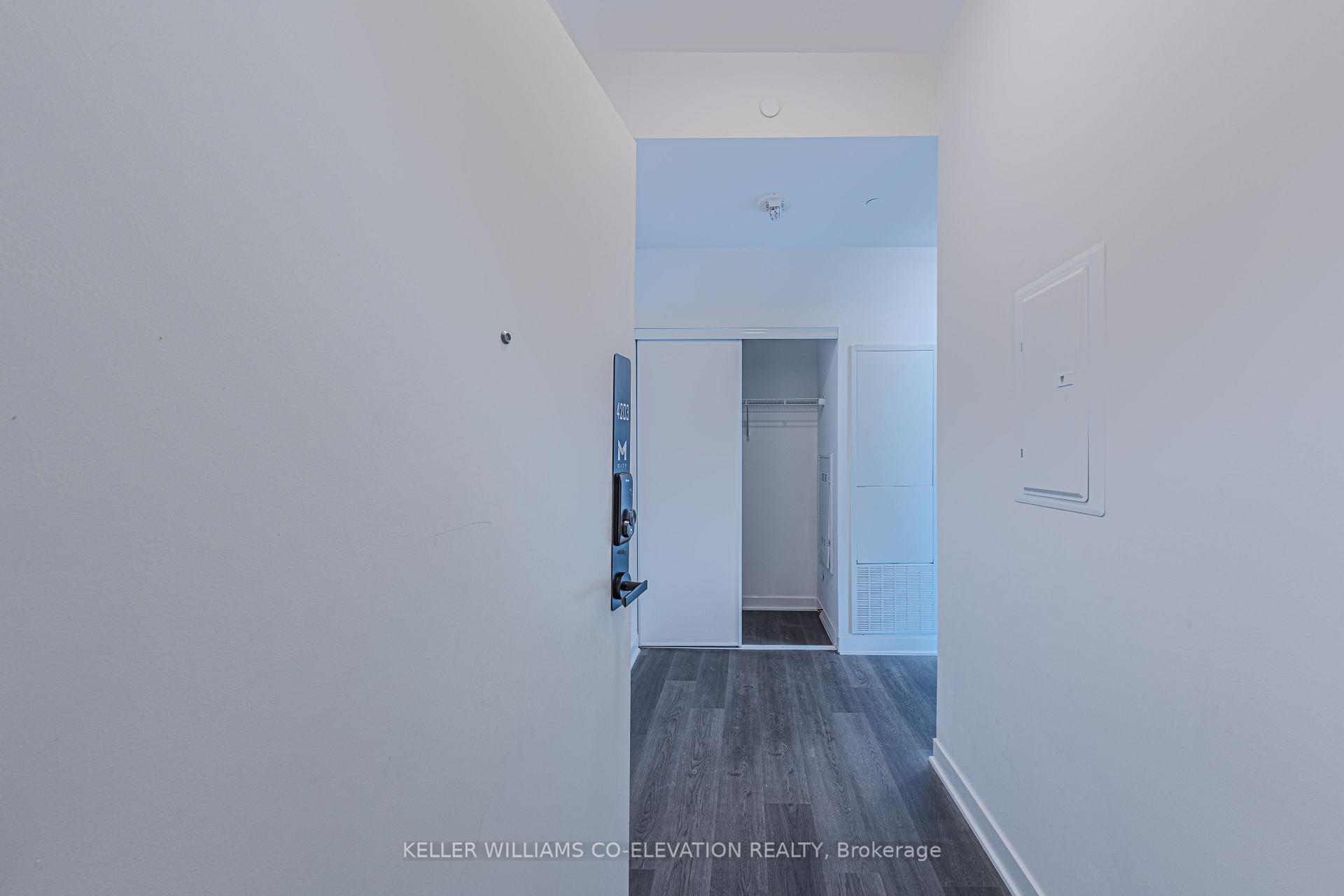 3 Bedrooms Condo at 3900 Confederation, Mississauga For sale