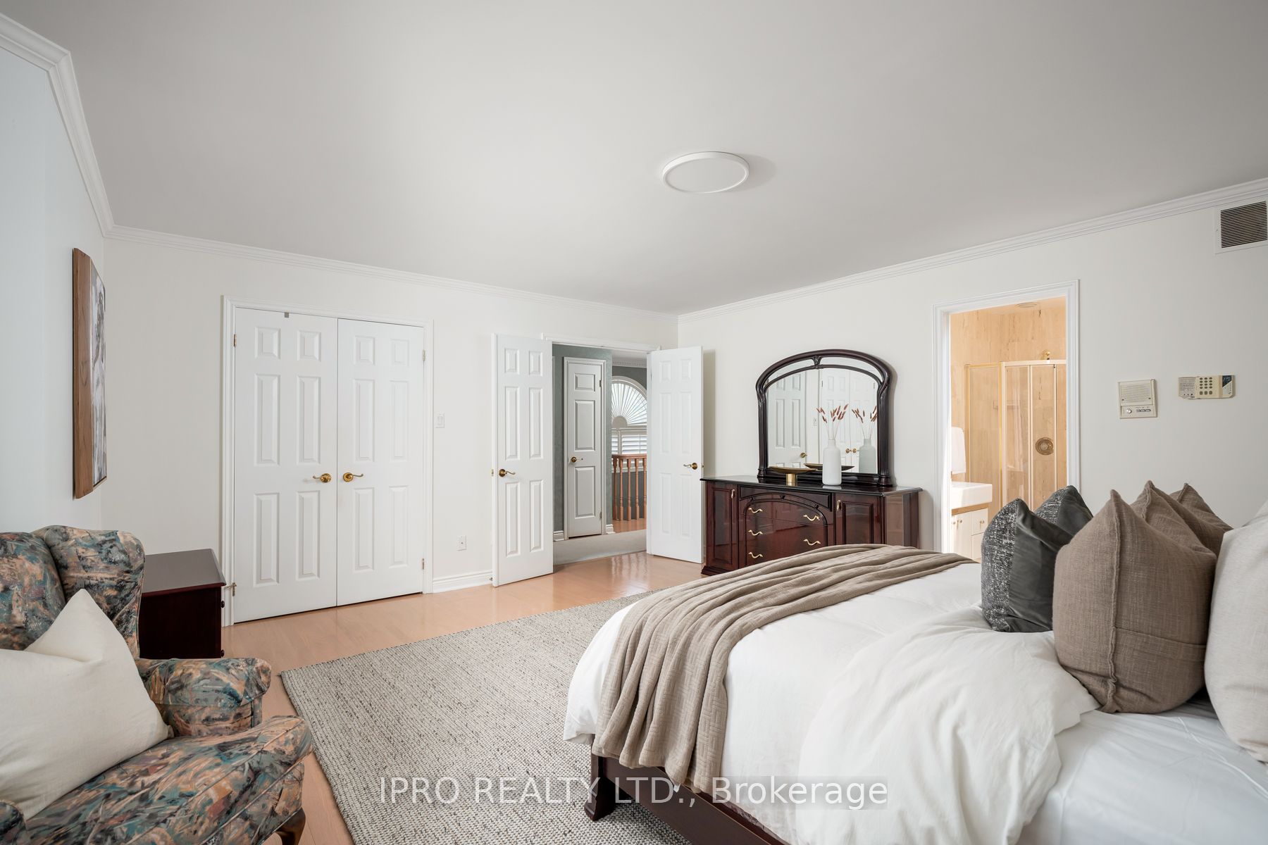 1043 Greenwood Avenue