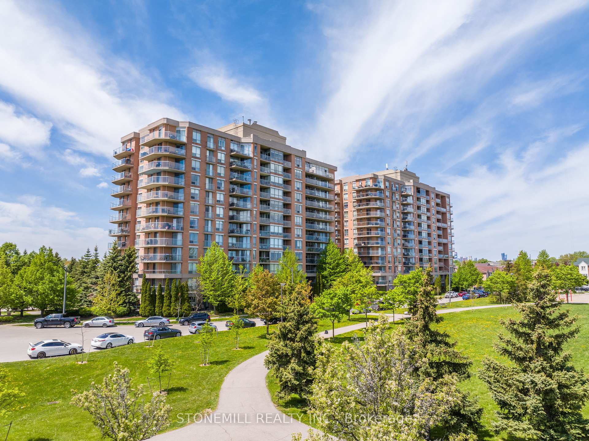 2 Bedrooms Condo at 1150 Parkwest, Mississauga For sale