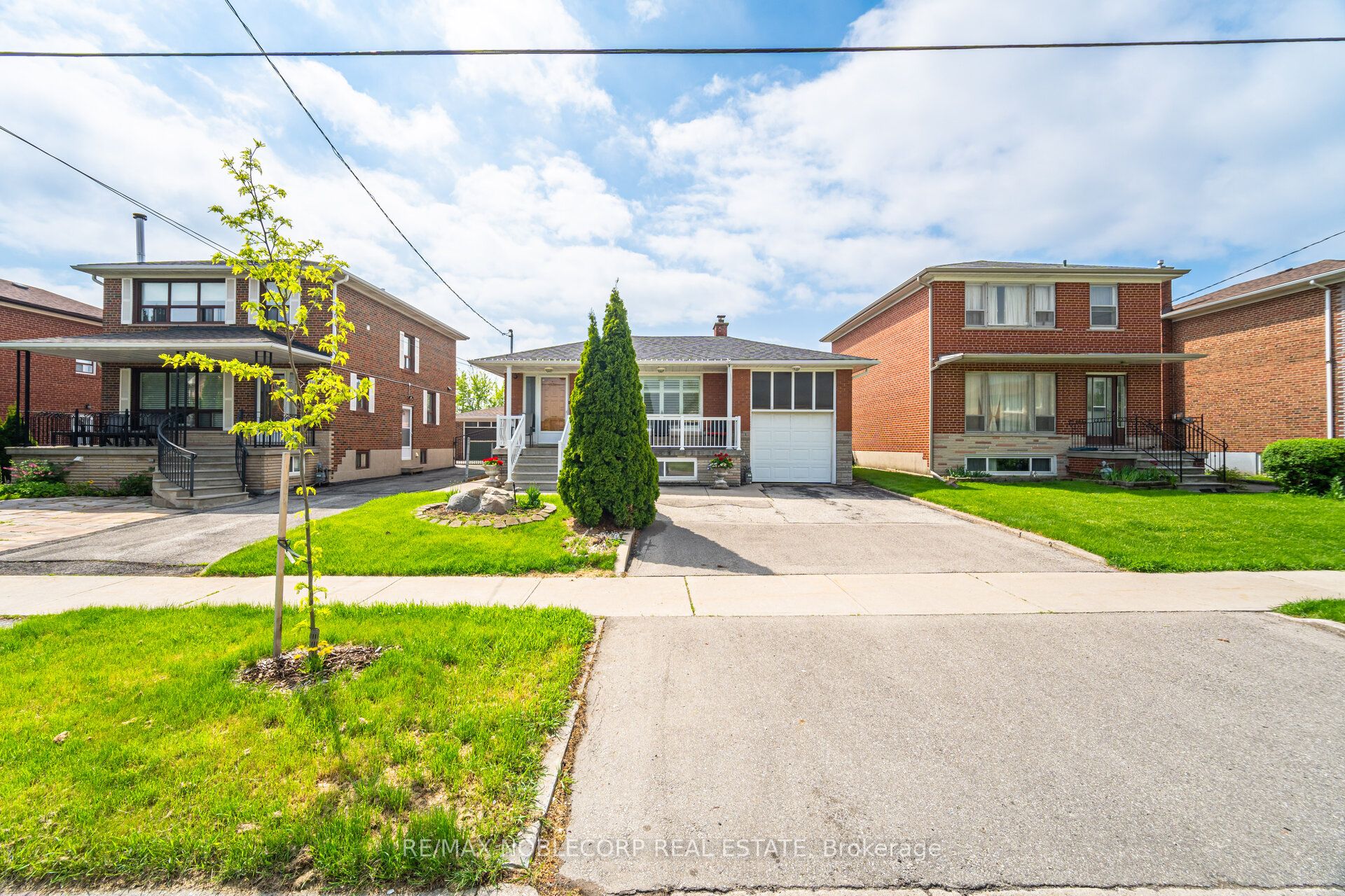 351 Hillmount Avenue, Toronto, ON M6B 1Y6