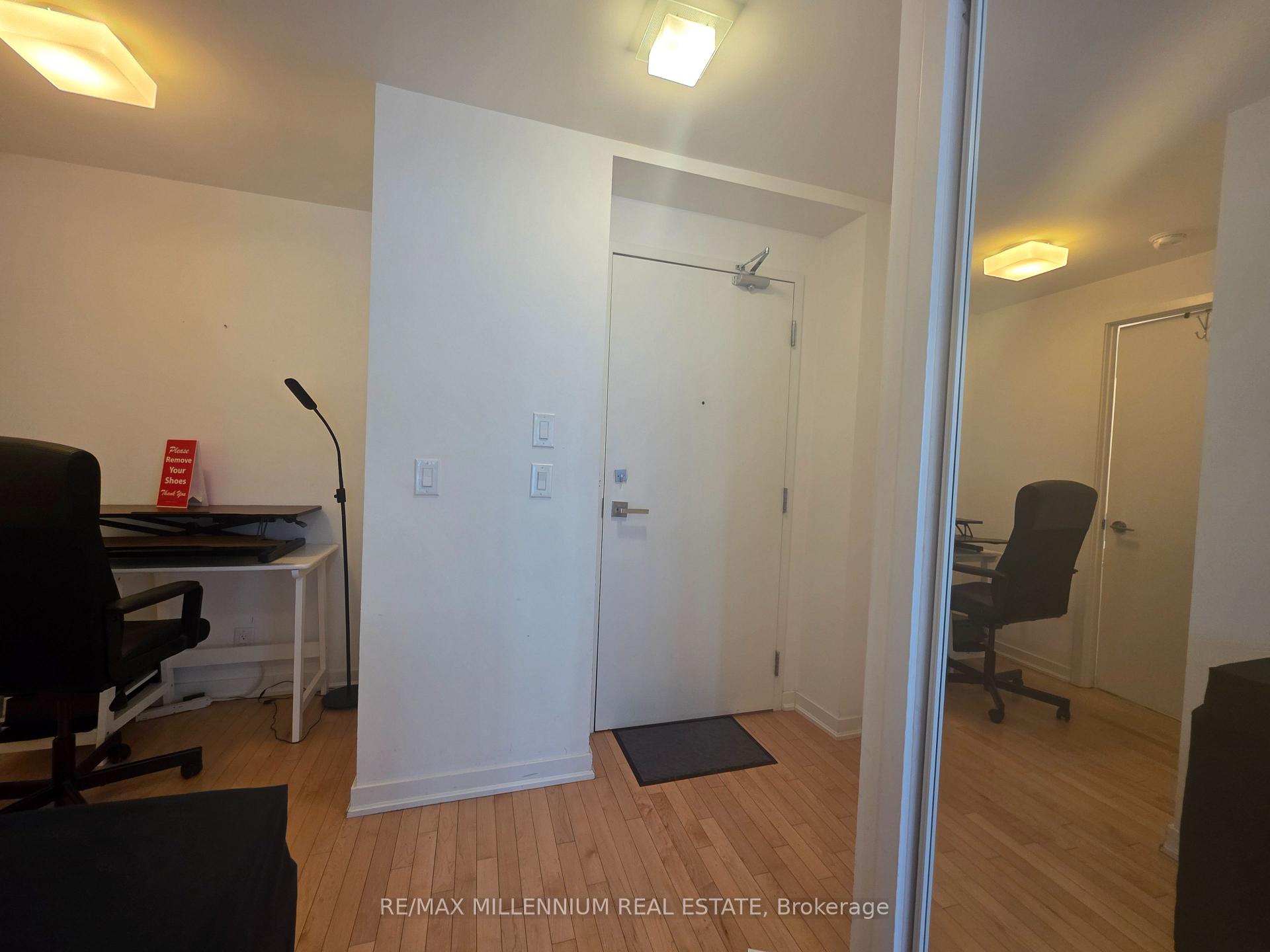 2 Bedrooms Condo at 14 York, Toronto For sale