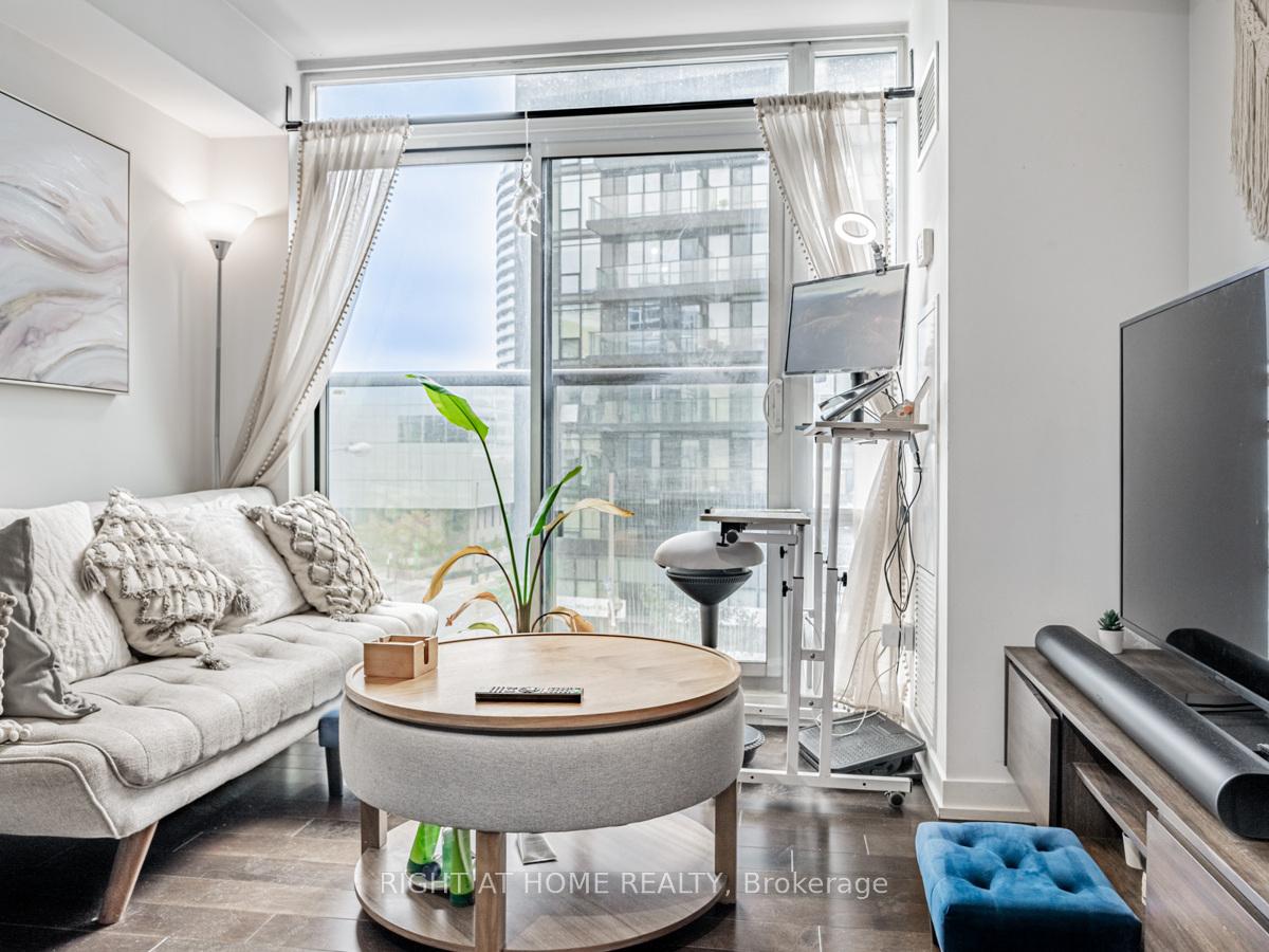 1 Bedroom Condo at 170 Fort York, Toronto For sale