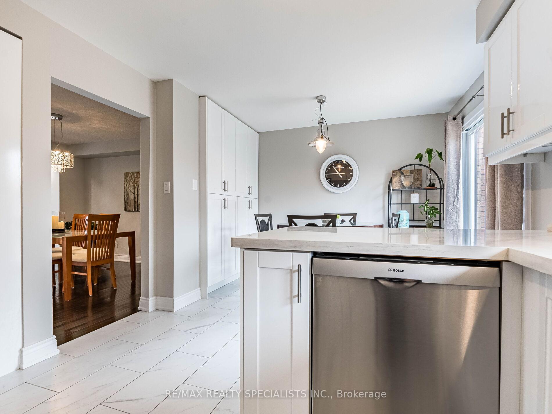 3 Bedrooms Condo at 1764 Rathburn,  Mississauga For sale