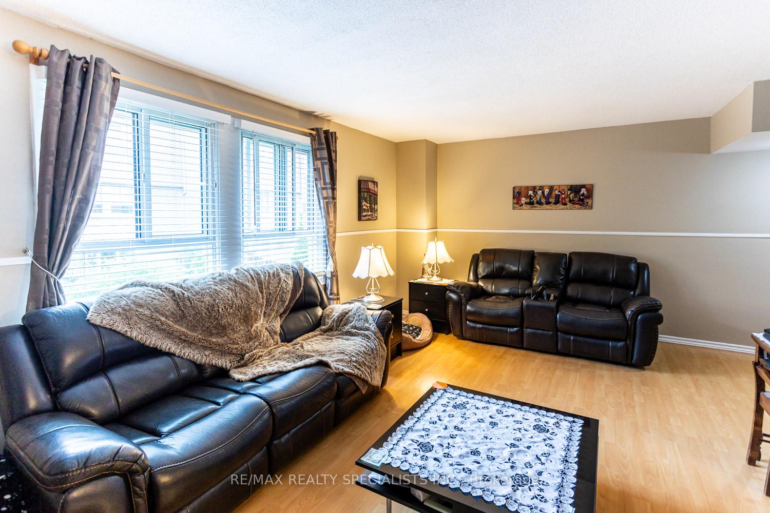 5 Bedrooms Condo at 405 Hyacinthe, Mississauga For sale