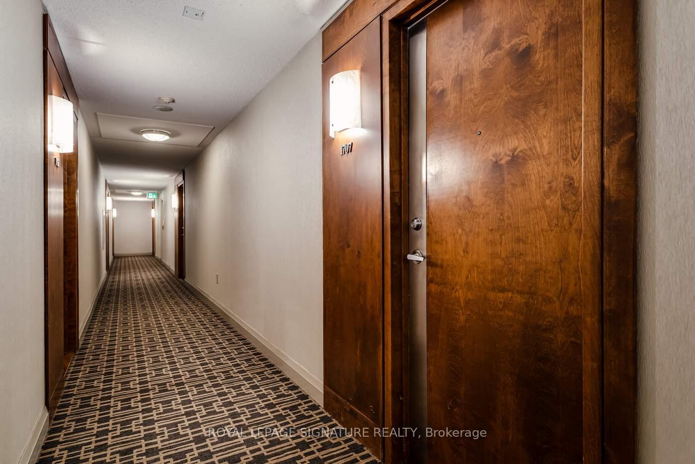 2 Bedrooms Condo at 55 Strathaven, Mississauga For sale