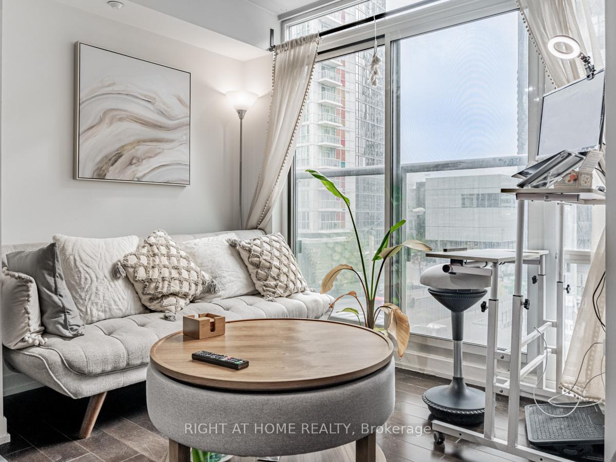 1 Bedroom Condo at 170 Fort York, Toronto For sale